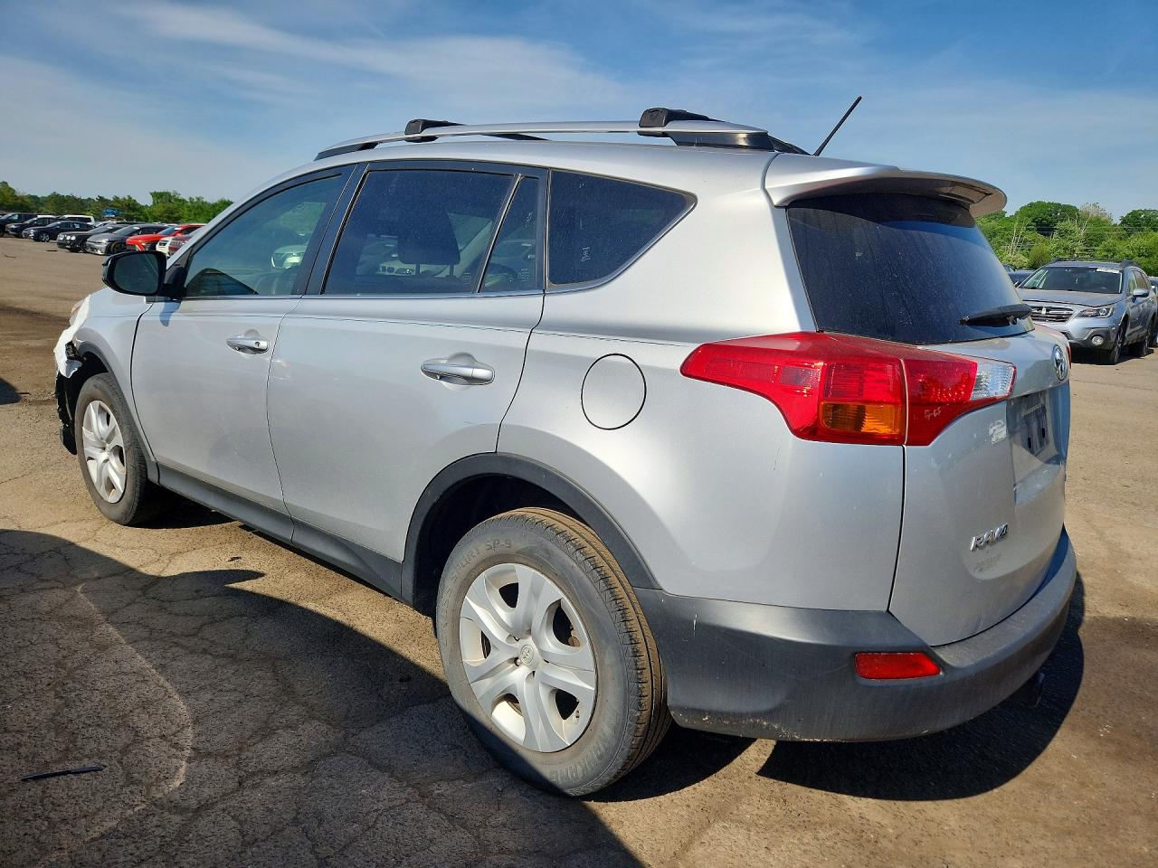 2015 Toyota Rav4 Le Silver vin: JTMBFREV0FD152393
