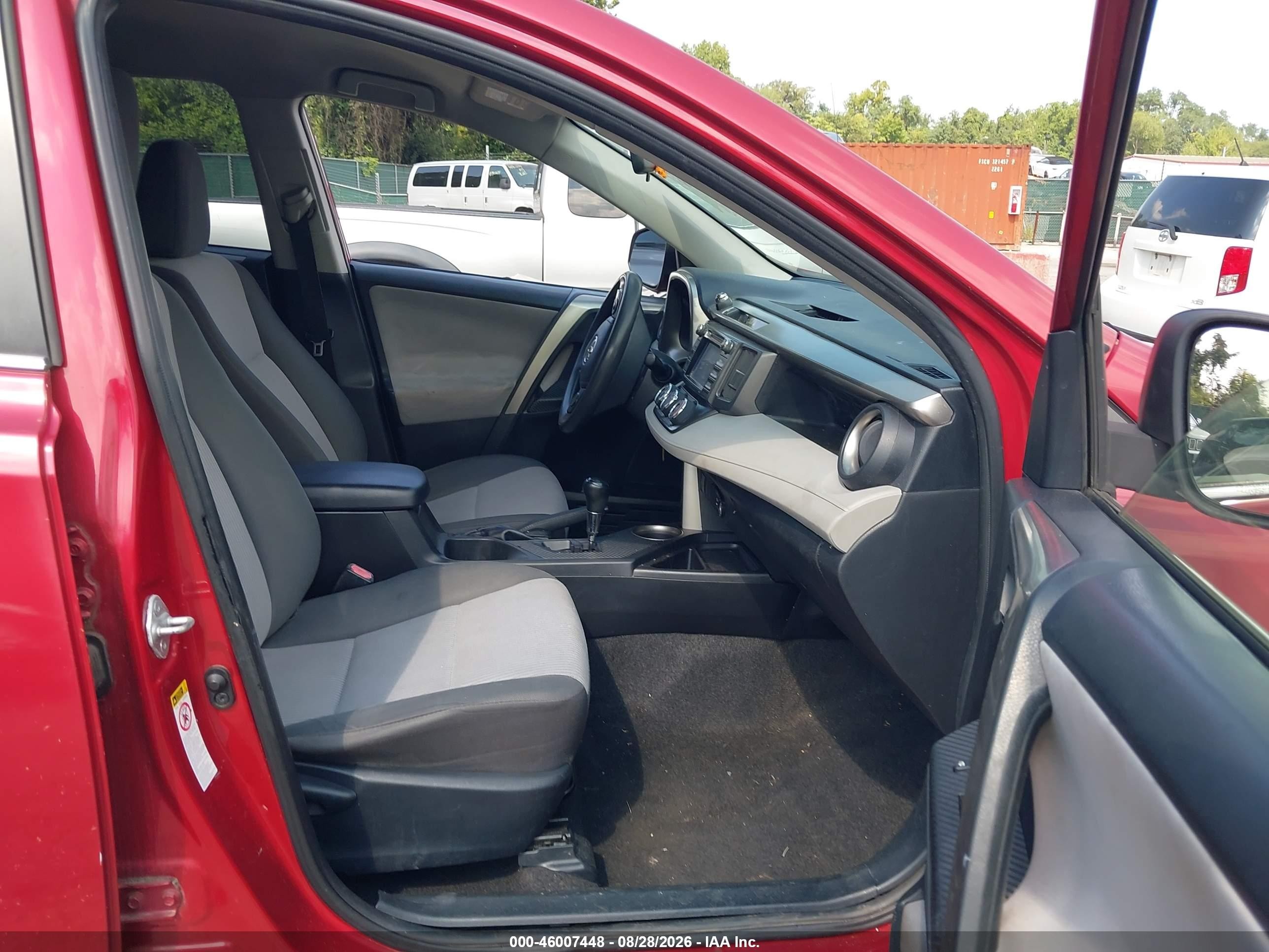 2015 Toyota Rav4 Le Red vin: JTMBFREV0FJ020879