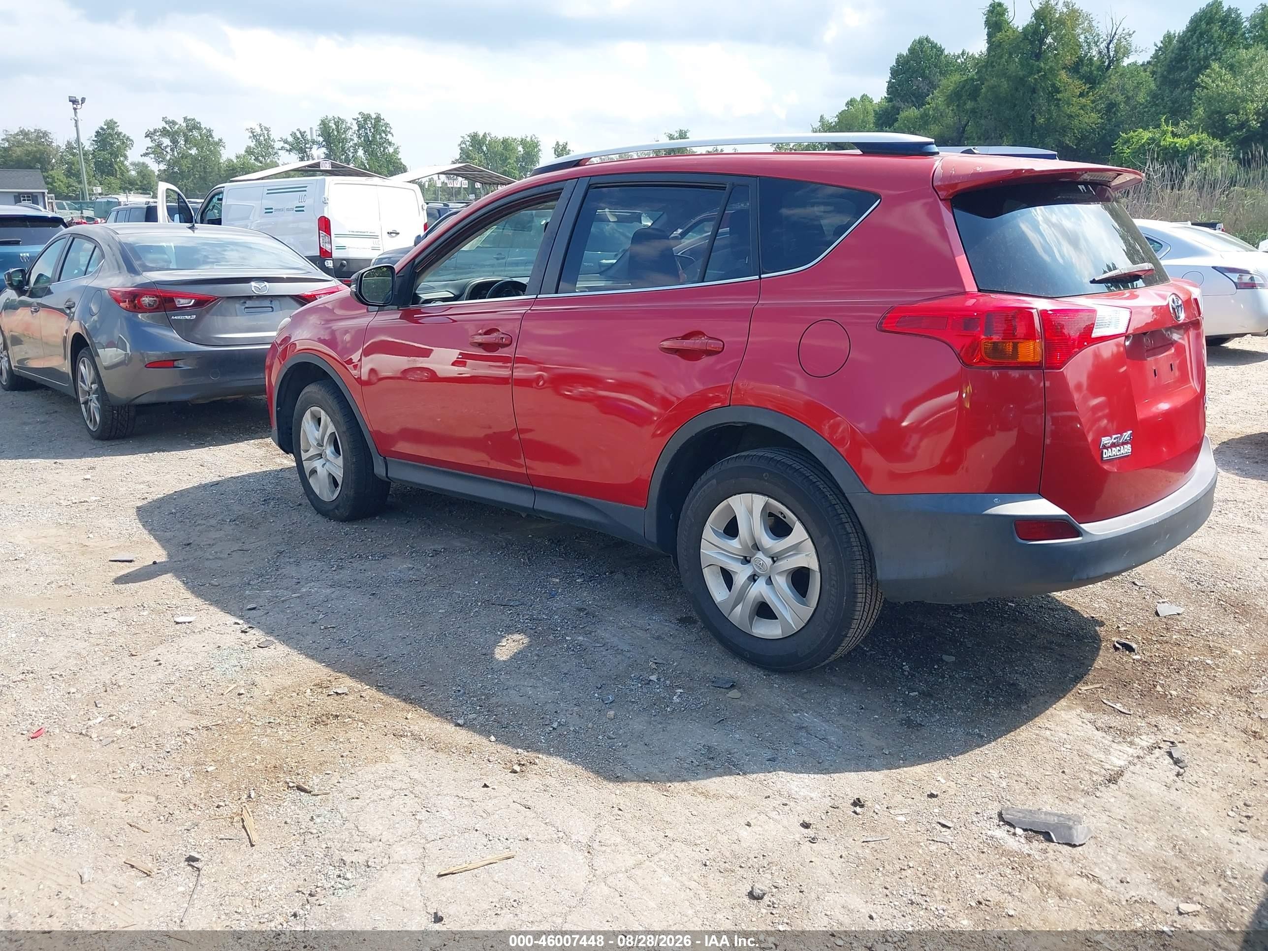 2015 Toyota Rav4 Le Red vin: JTMBFREV0FJ020879