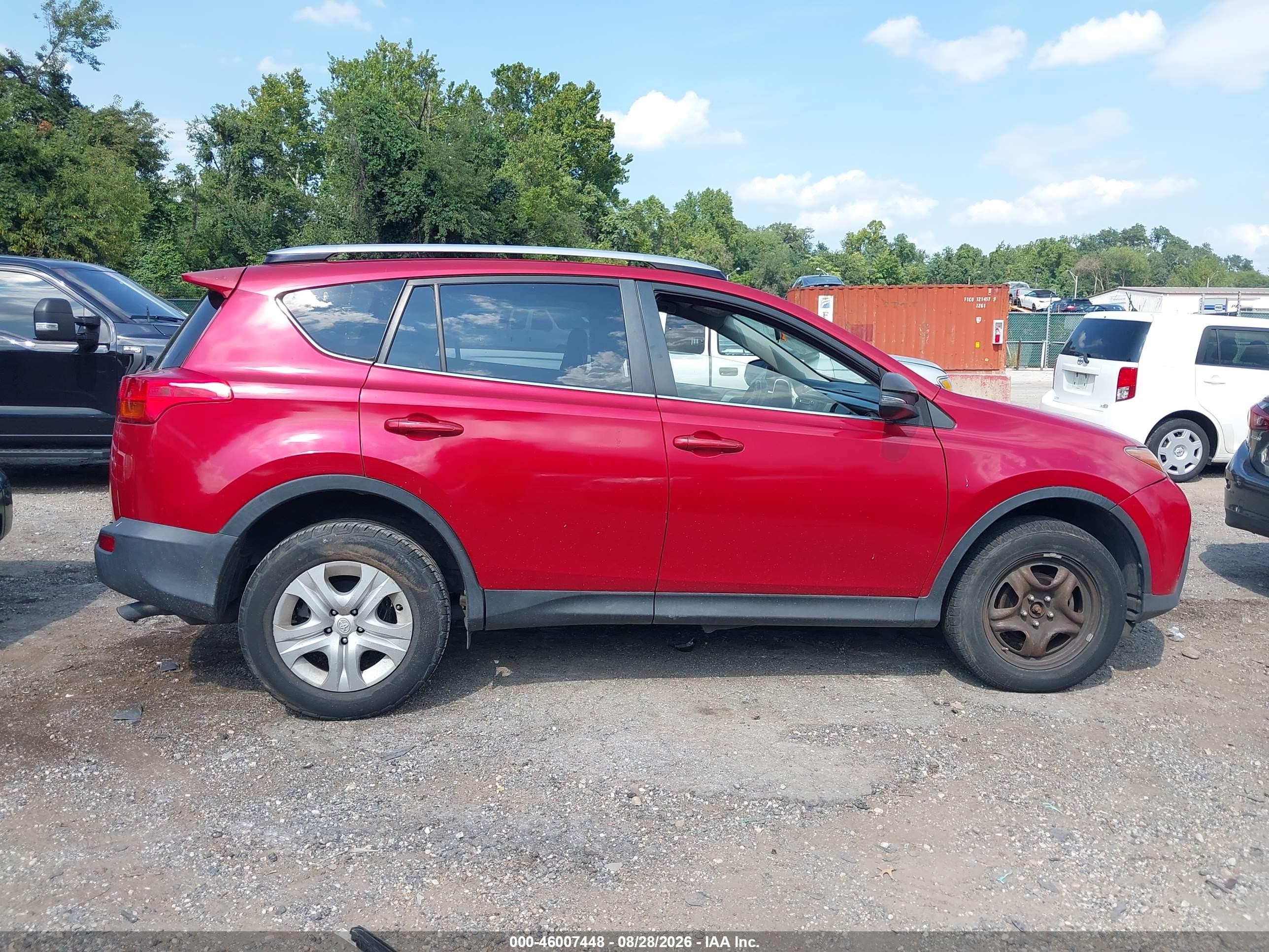 2015 Toyota Rav4 Le Red vin: JTMBFREV0FJ020879