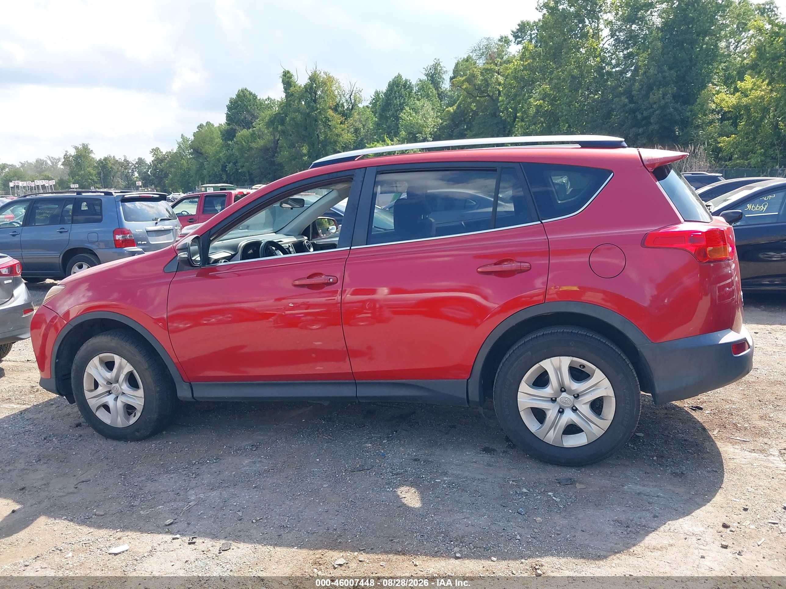 2015 Toyota Rav4 Le Red vin: JTMBFREV0FJ020879