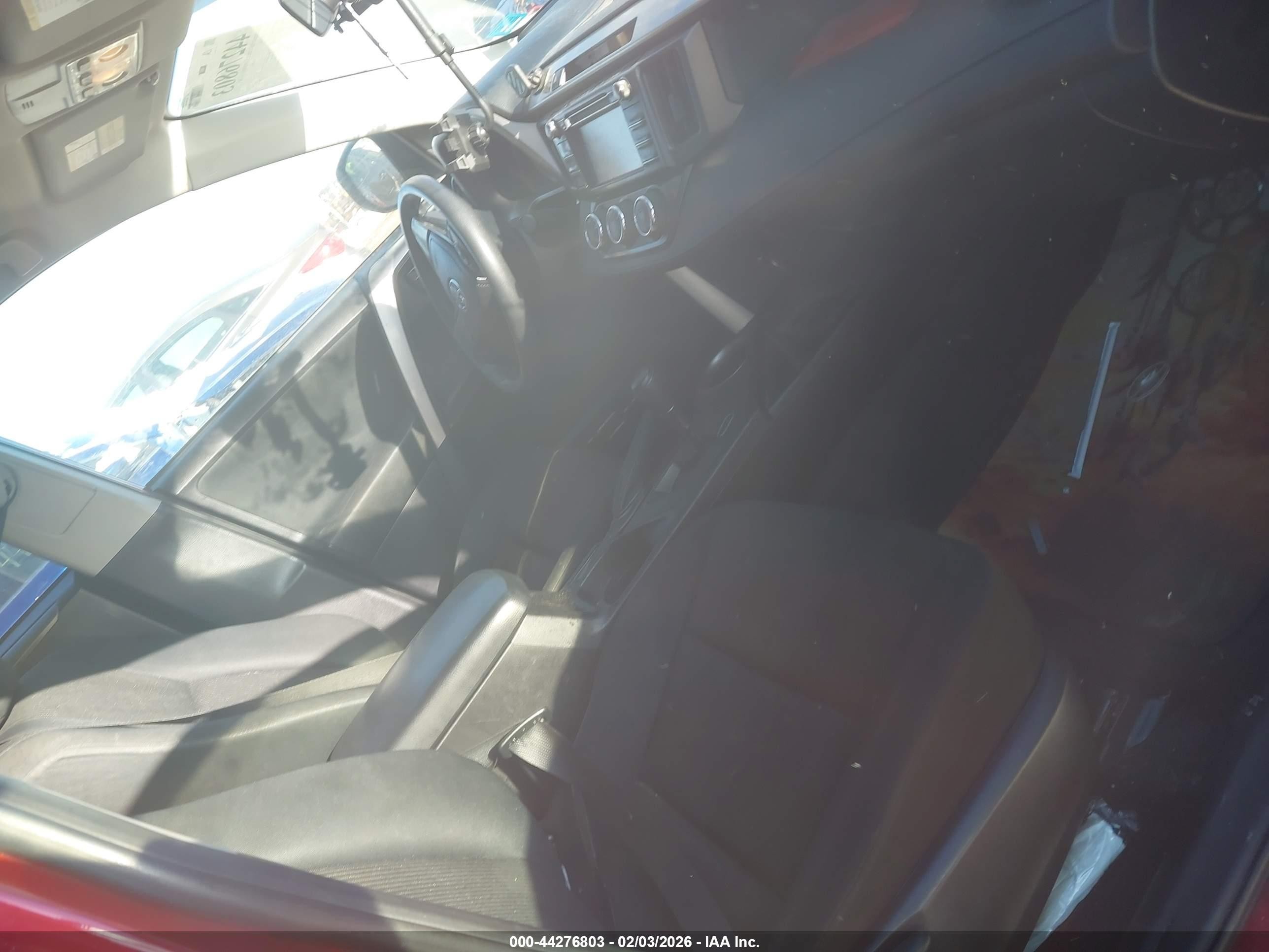 2015 Toyota Rav4 Le Красный vin: JTMBFREV0FJ030893