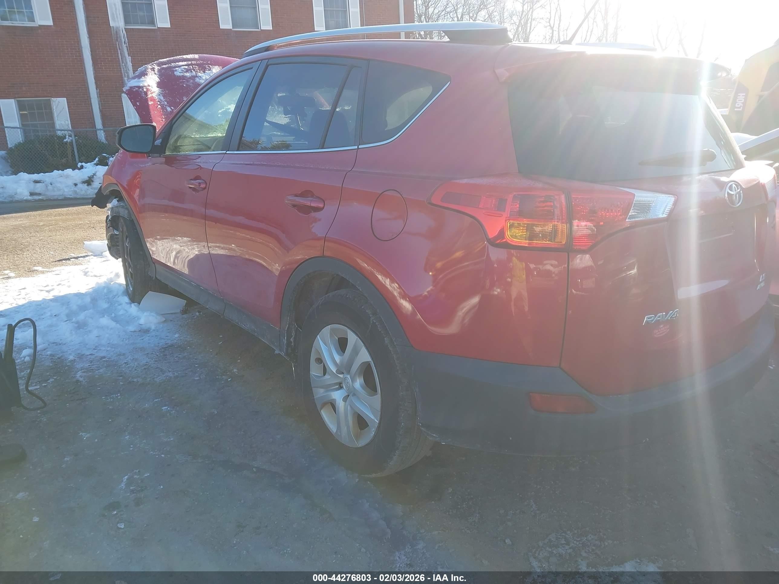 2015 Toyota Rav4 Le Красный vin: JTMBFREV0FJ030893