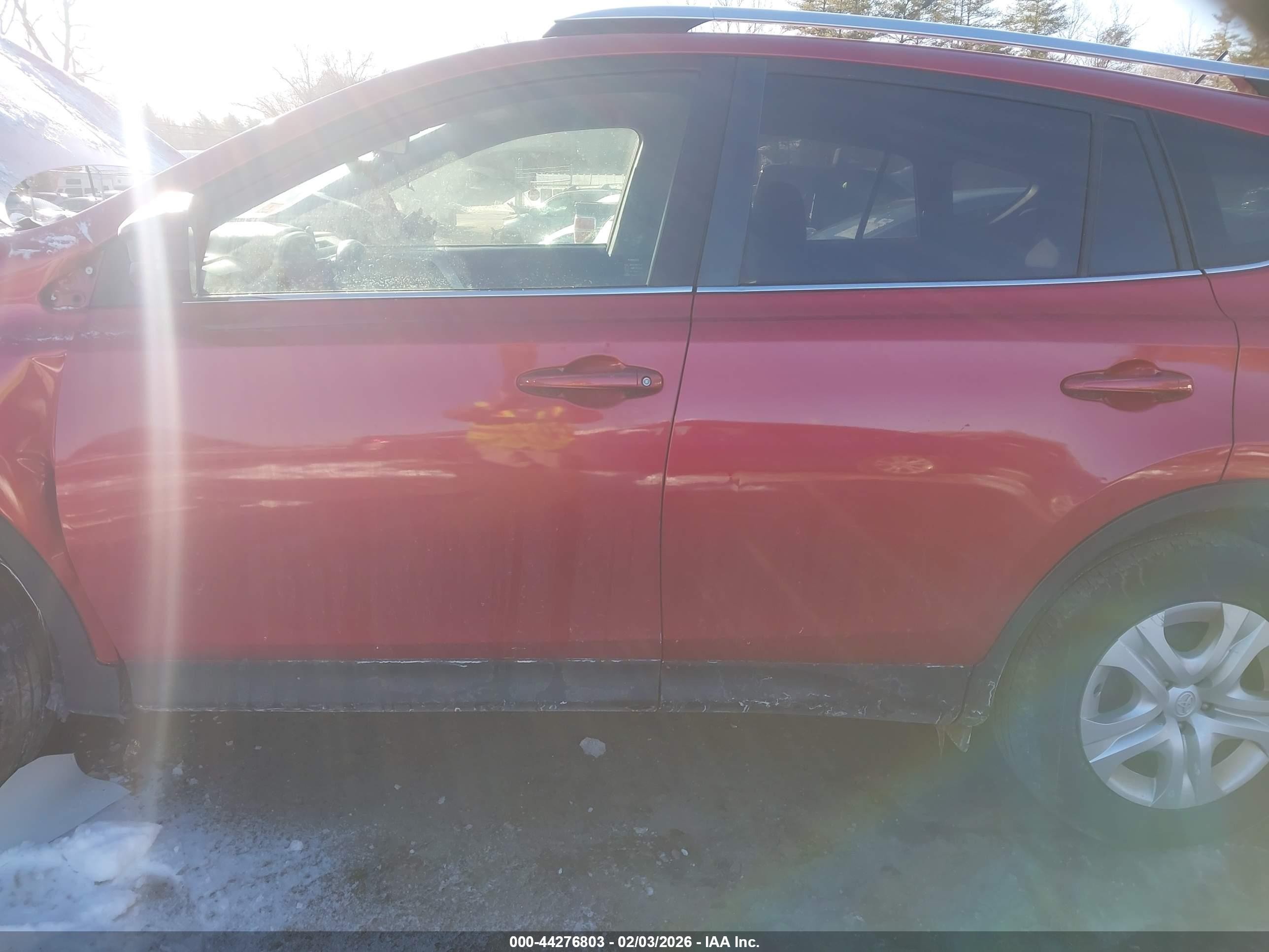 2015 Toyota Rav4 Le Красный vin: JTMBFREV0FJ030893