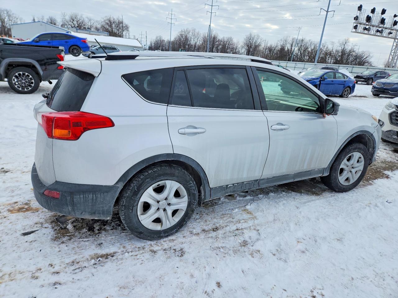 2015 Toyota Rav4 Le Silver vin: JTMBFREV0FJ039769