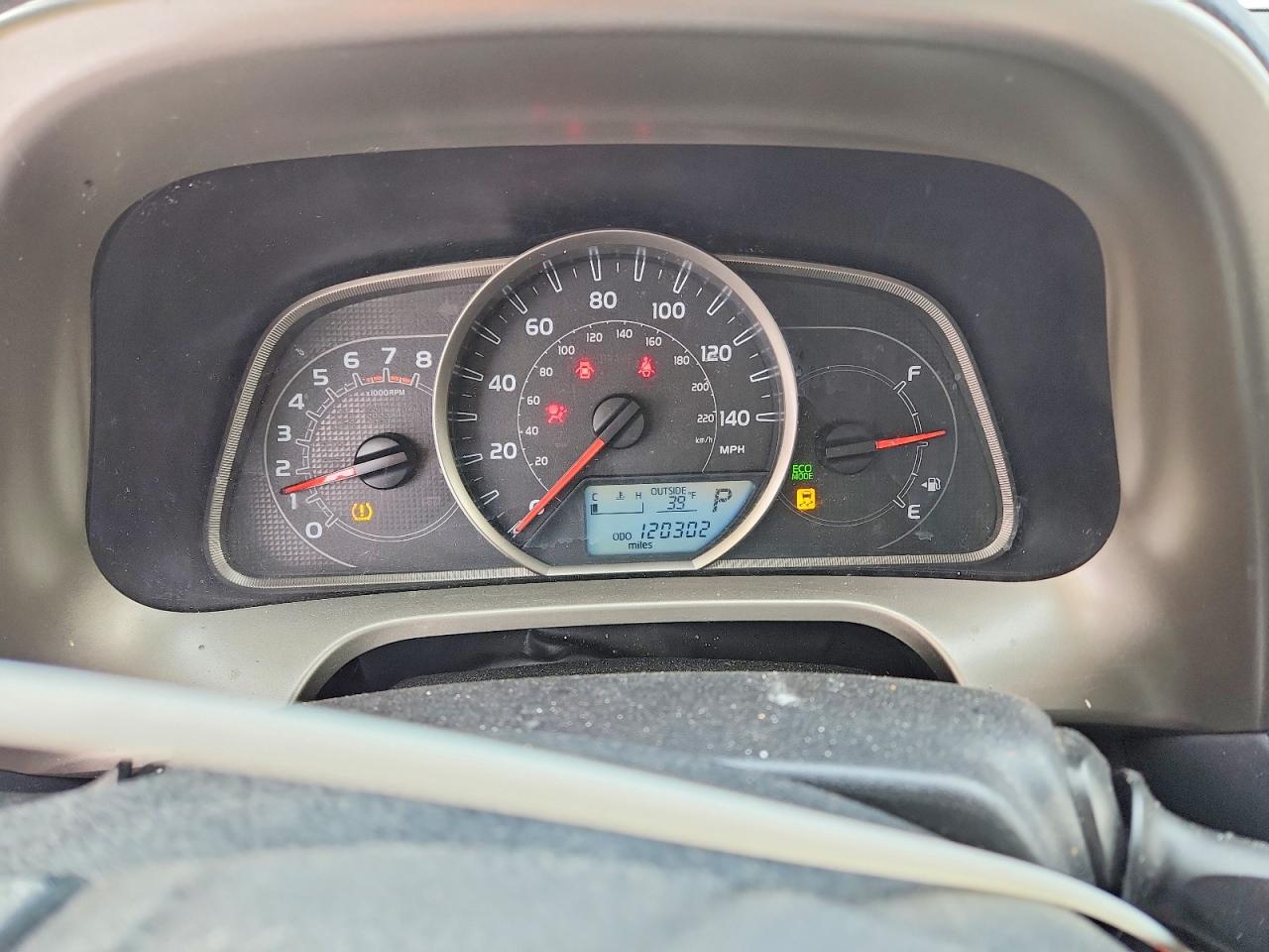 2015 Toyota Rav4 Le Silver vin: JTMBFREV0FJ039769
