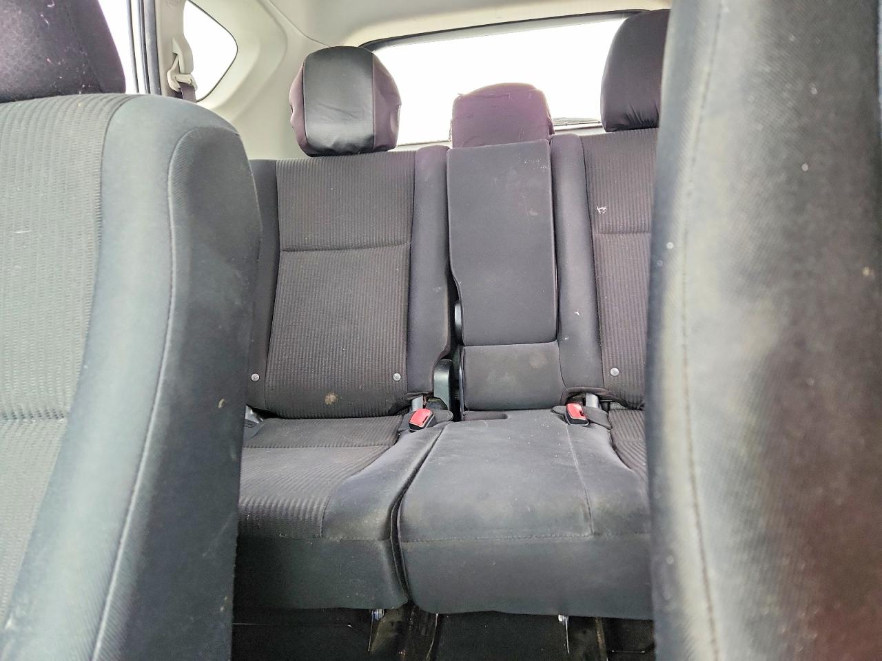 2015 Toyota Rav4 Le Silver vin: JTMBFREV0FJ039769