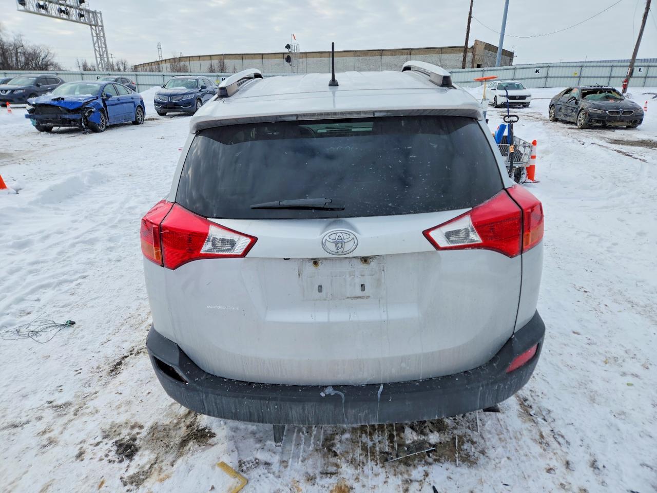 2015 Toyota Rav4 Le Silver vin: JTMBFREV0FJ039769