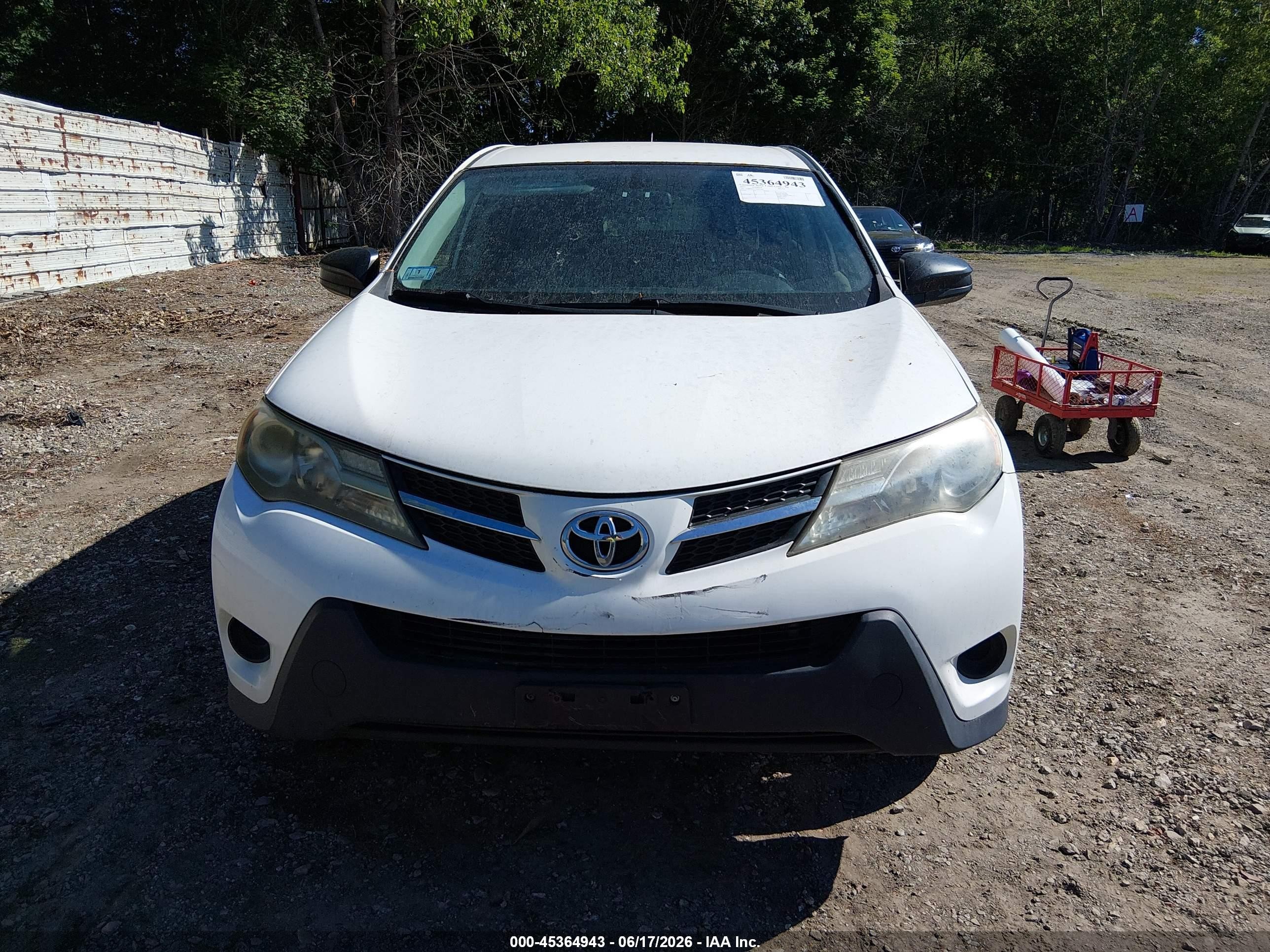 2013 Toyota Rav4 Le White vin: JTMBFREV1D5015986