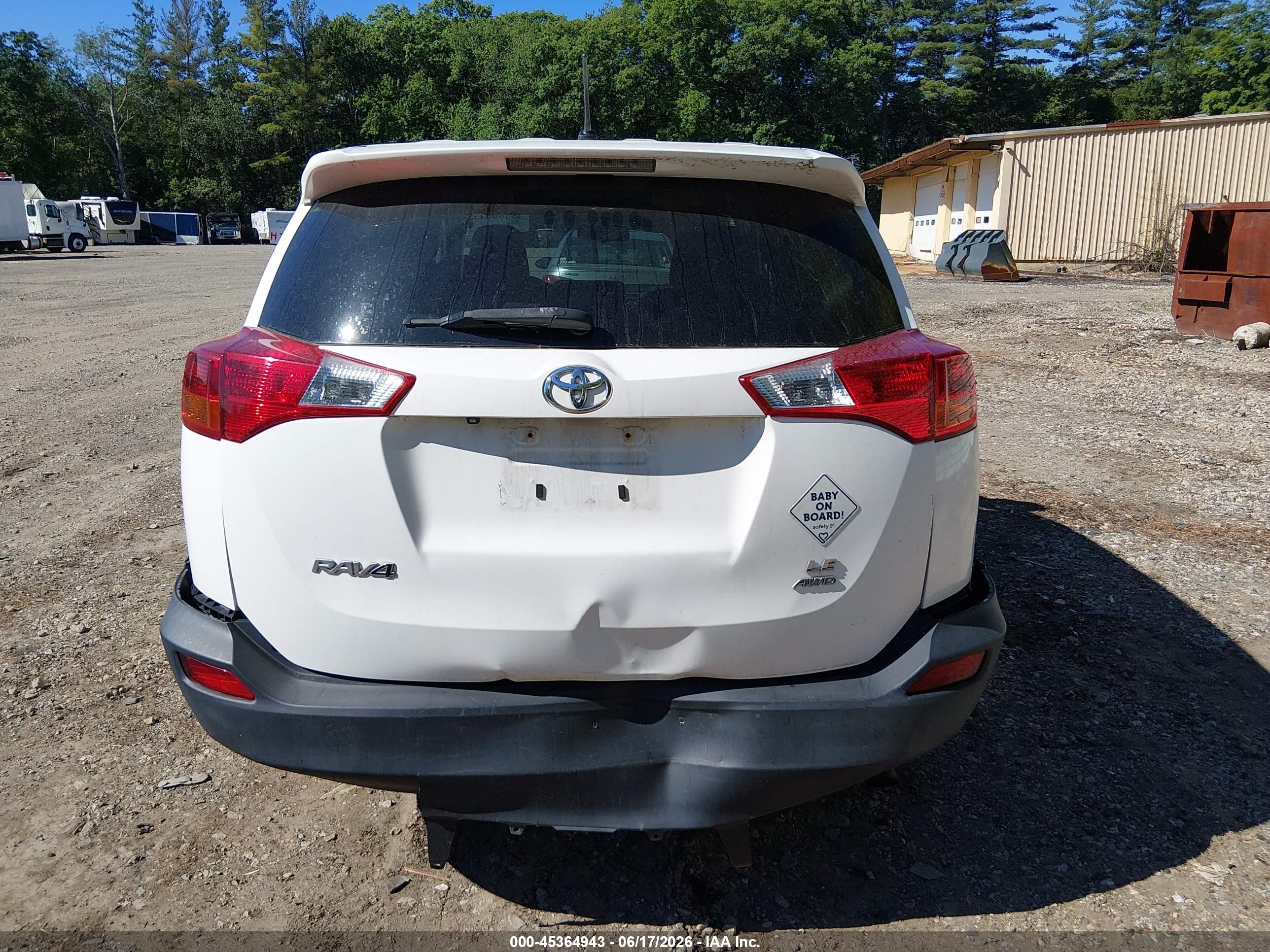2013 Toyota Rav4 Le White vin: JTMBFREV1D5015986