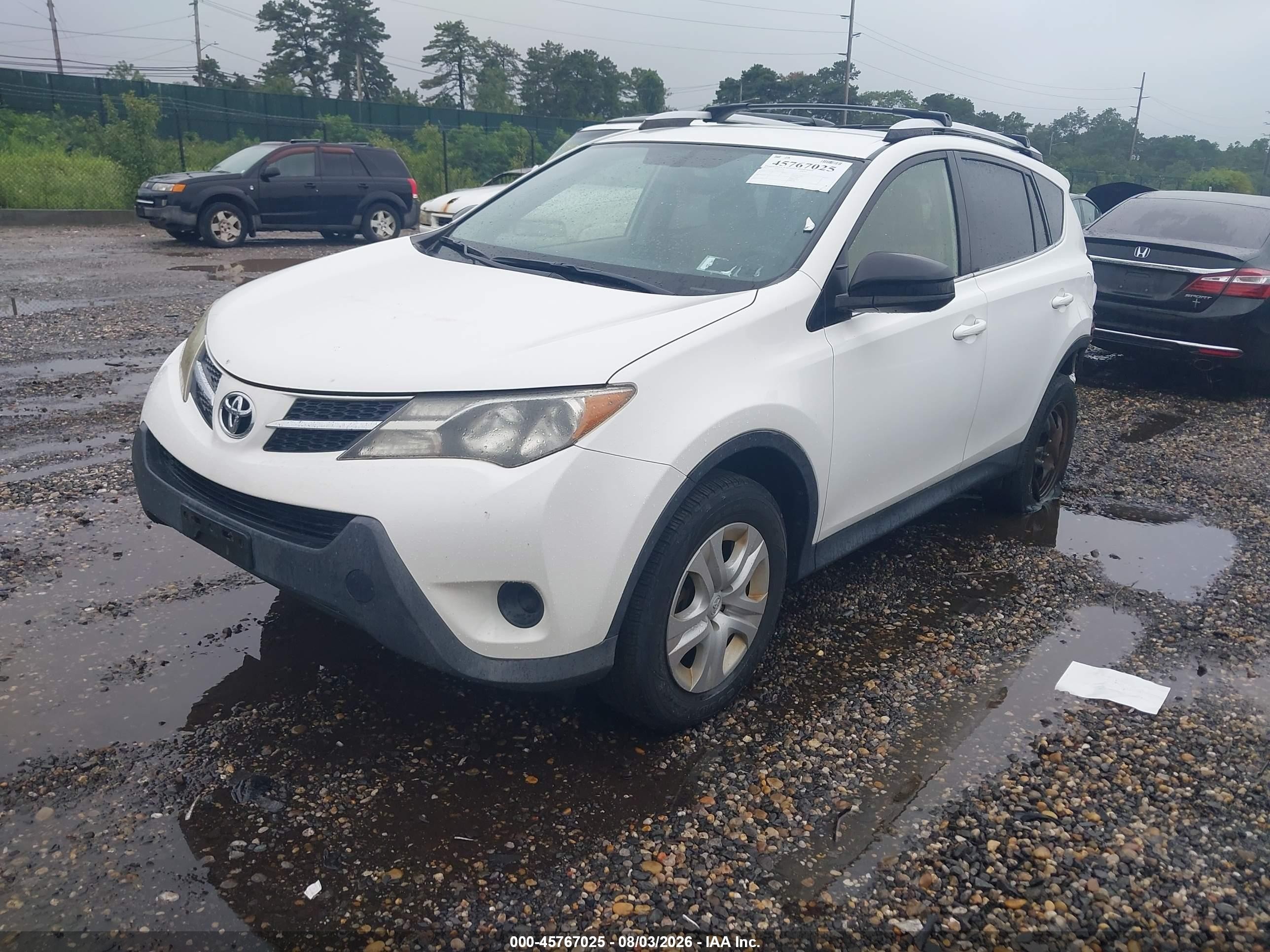2013 Toyota Rav4 Le White vin: JTMBFREV1D5017379