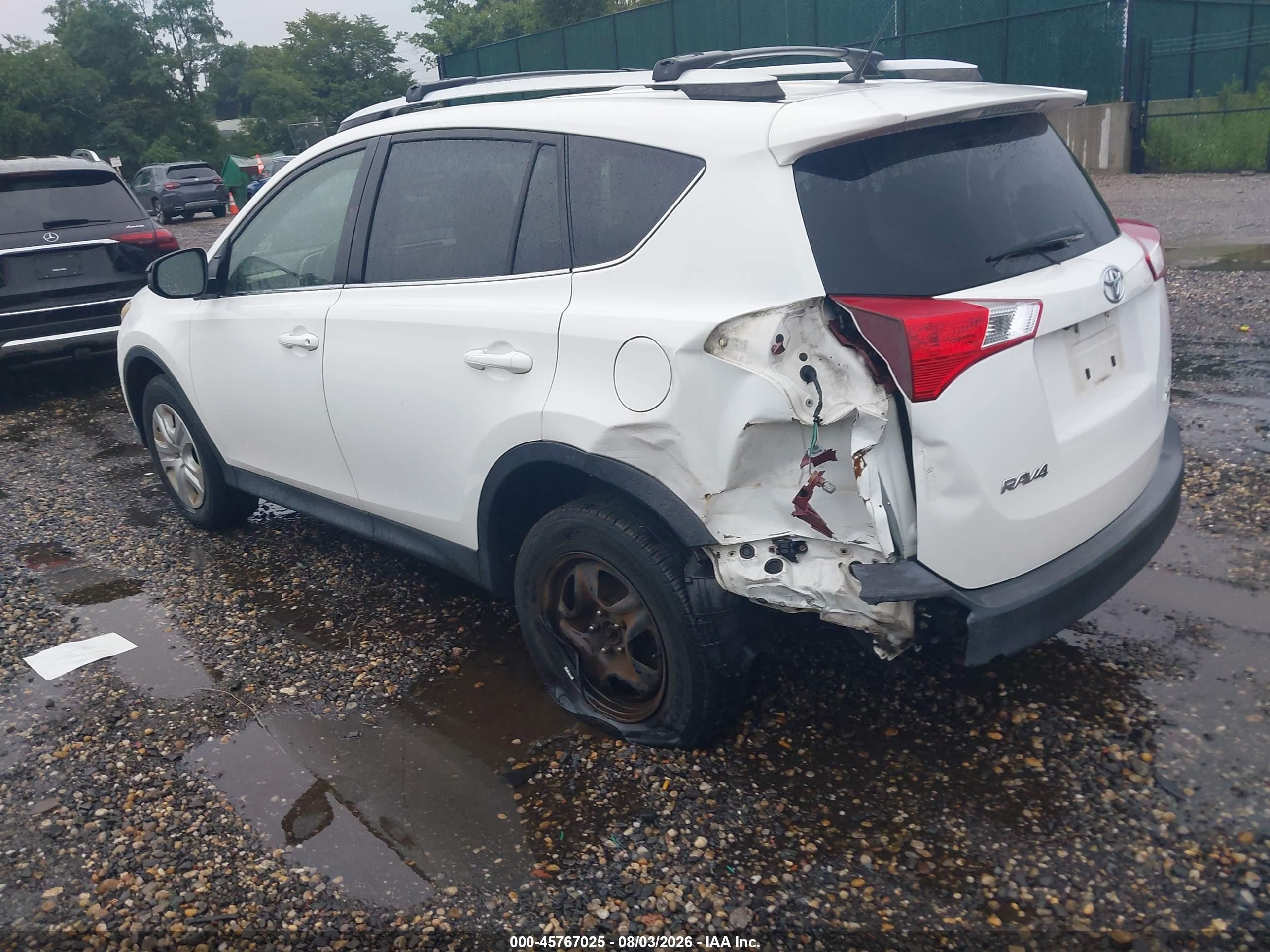 2013 Toyota Rav4 Le White vin: JTMBFREV1D5017379