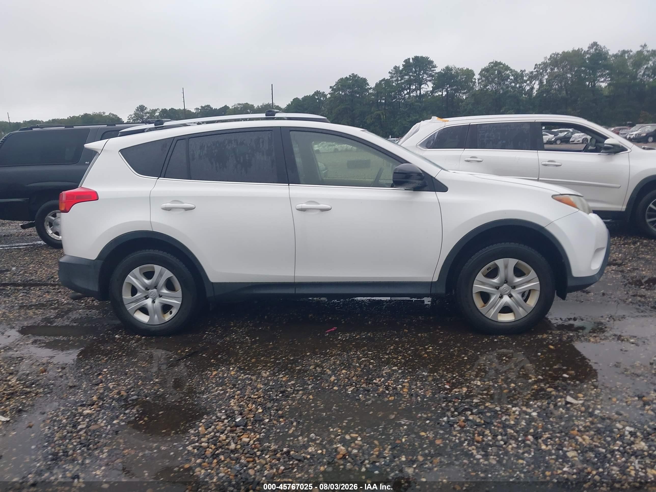 2013 Toyota Rav4 Le White vin: JTMBFREV1D5017379