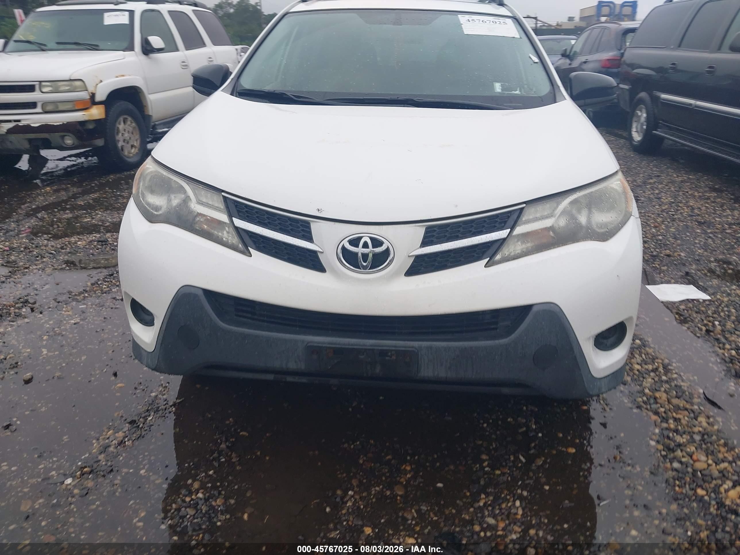 2013 Toyota Rav4 Le White vin: JTMBFREV1D5017379