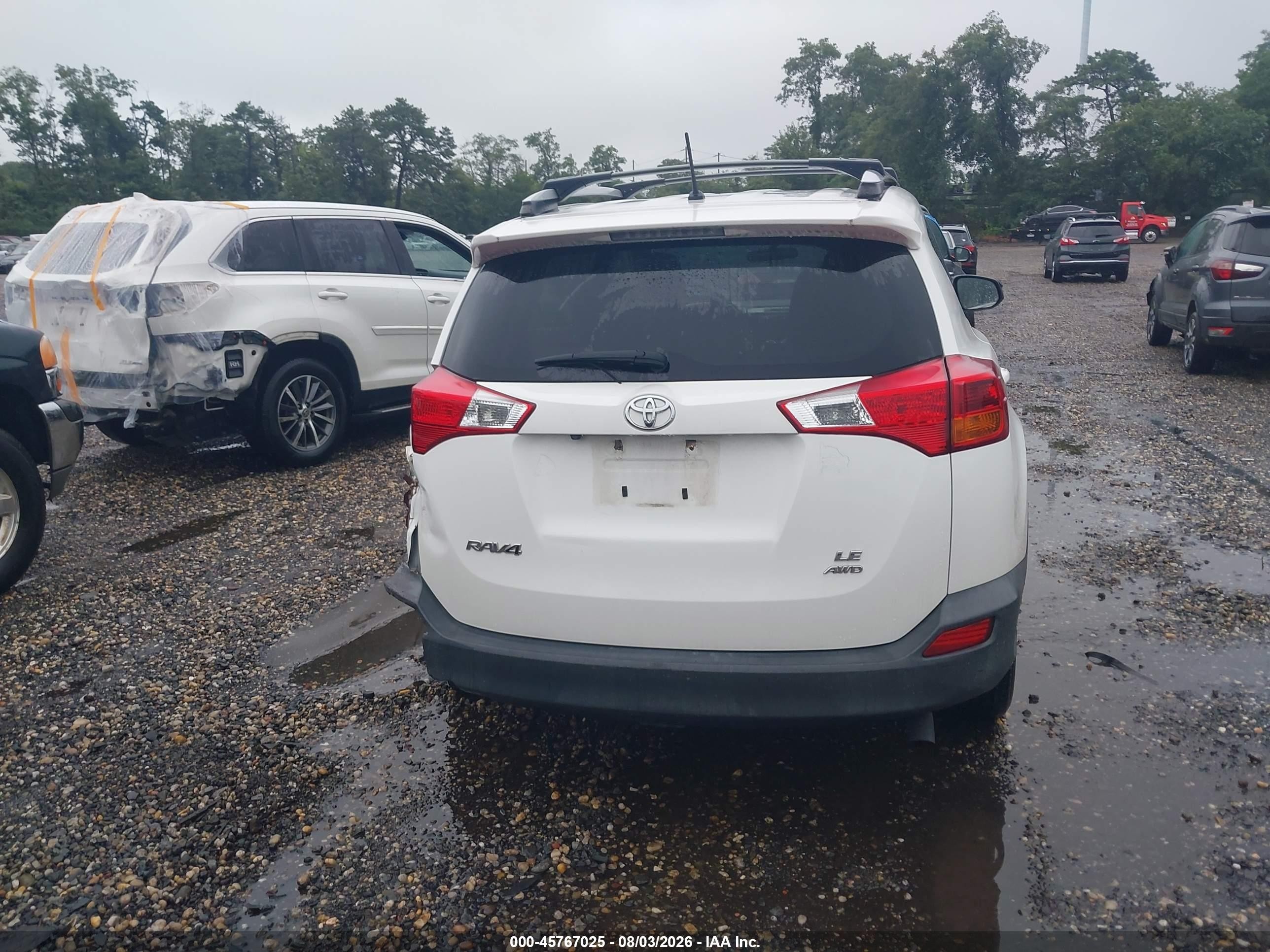 2013 Toyota Rav4 Le White vin: JTMBFREV1D5017379