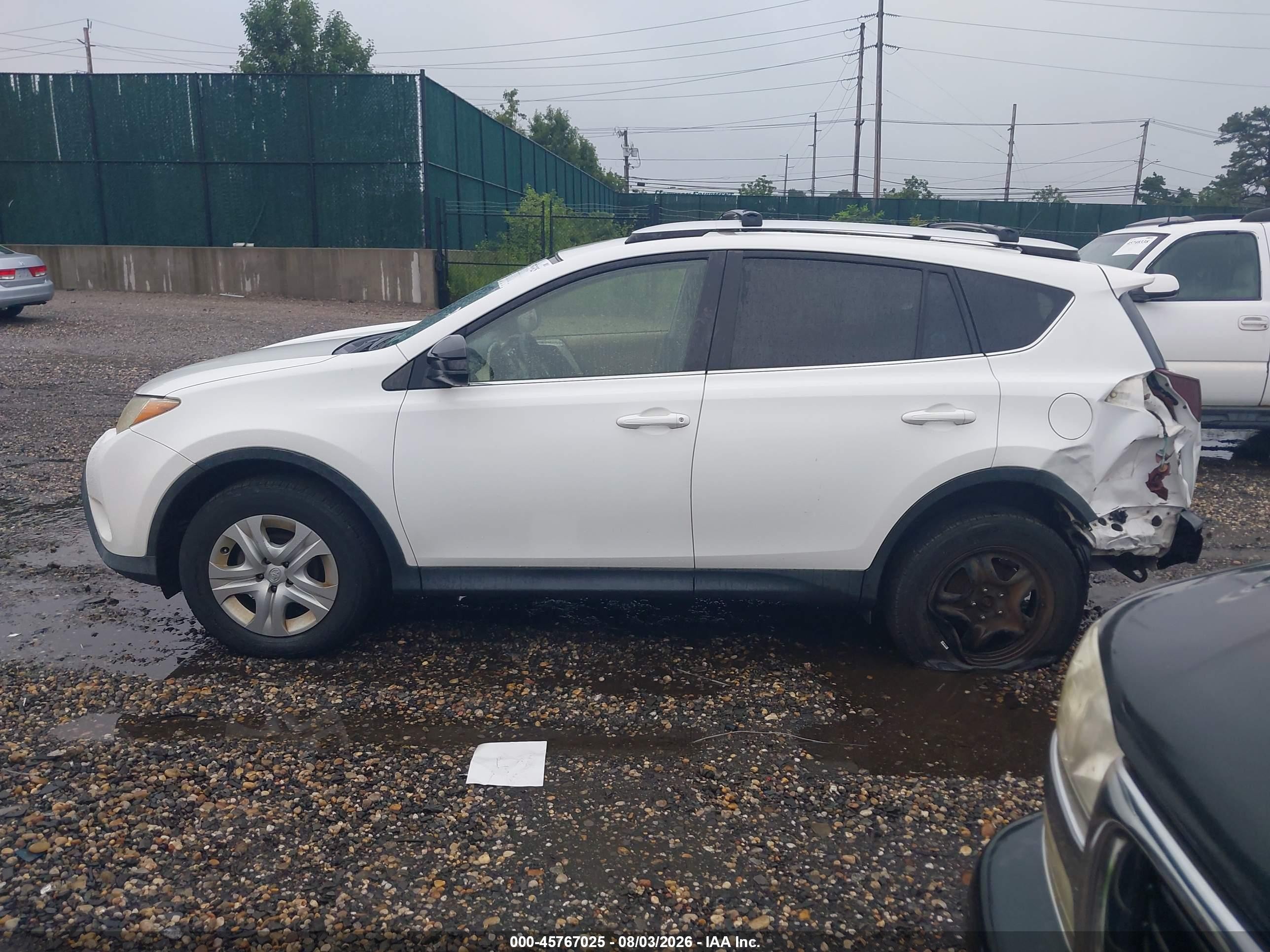 2013 Toyota Rav4 Le White vin: JTMBFREV1D5017379