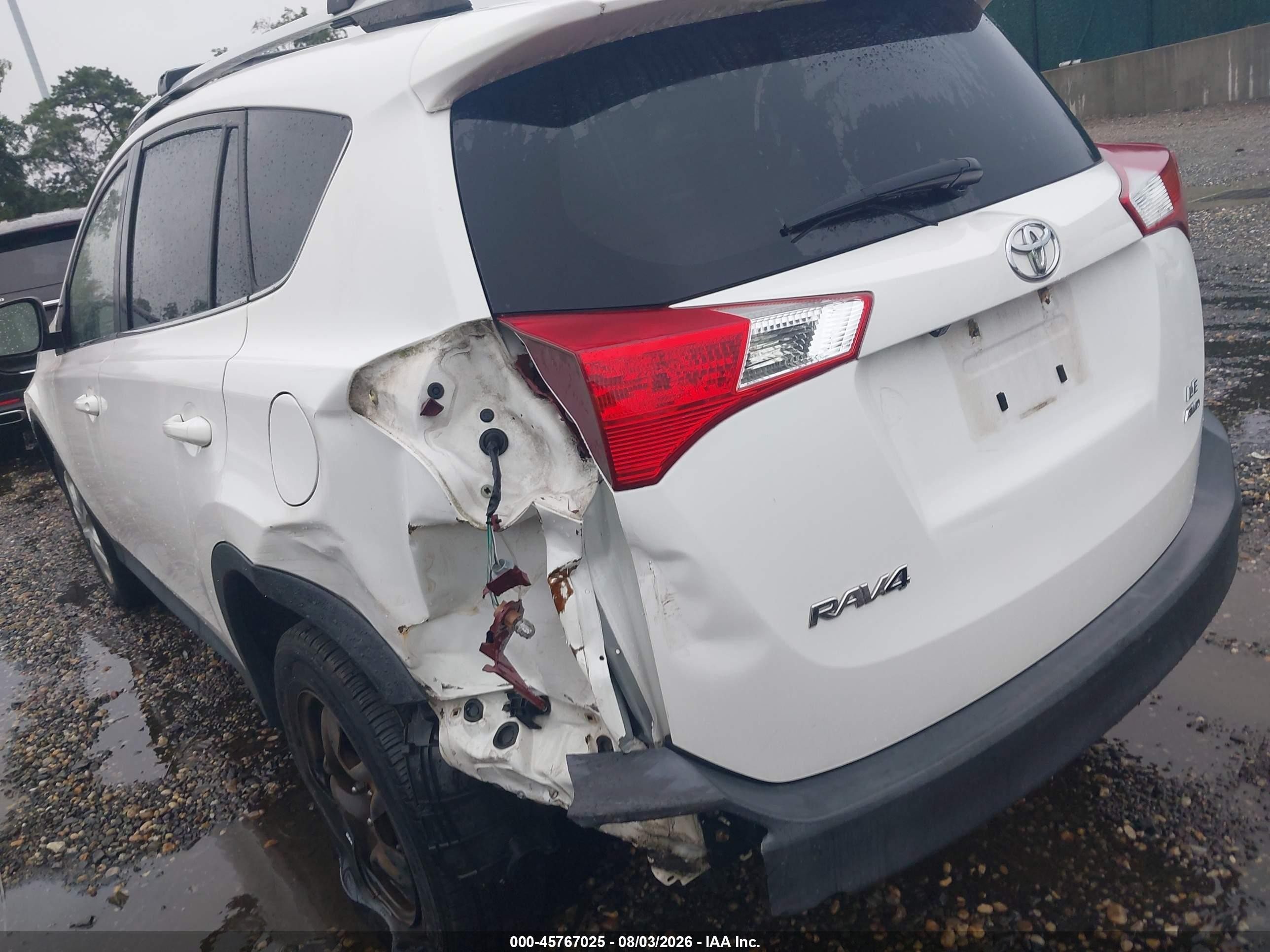 2013 Toyota Rav4 Le White vin: JTMBFREV1D5017379