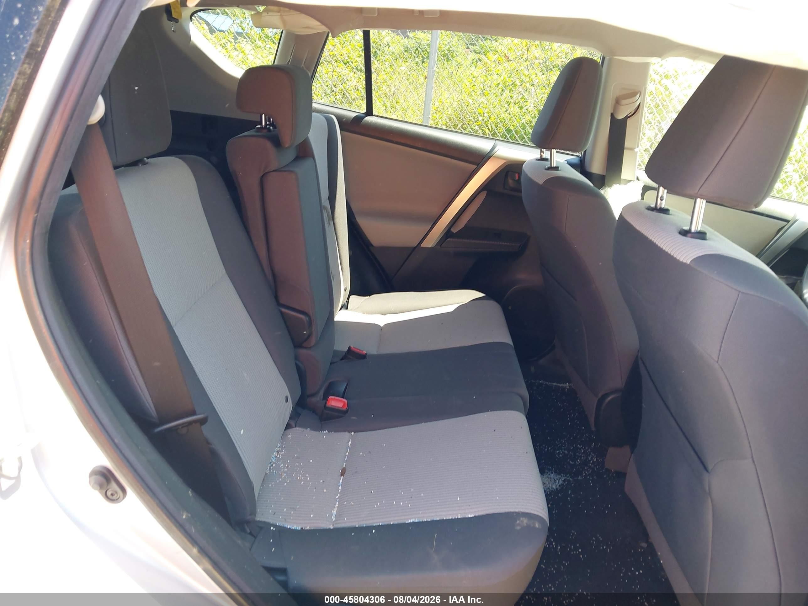 2014 Toyota Rav4 Le Silver vin: JTMBFREV1ED077931