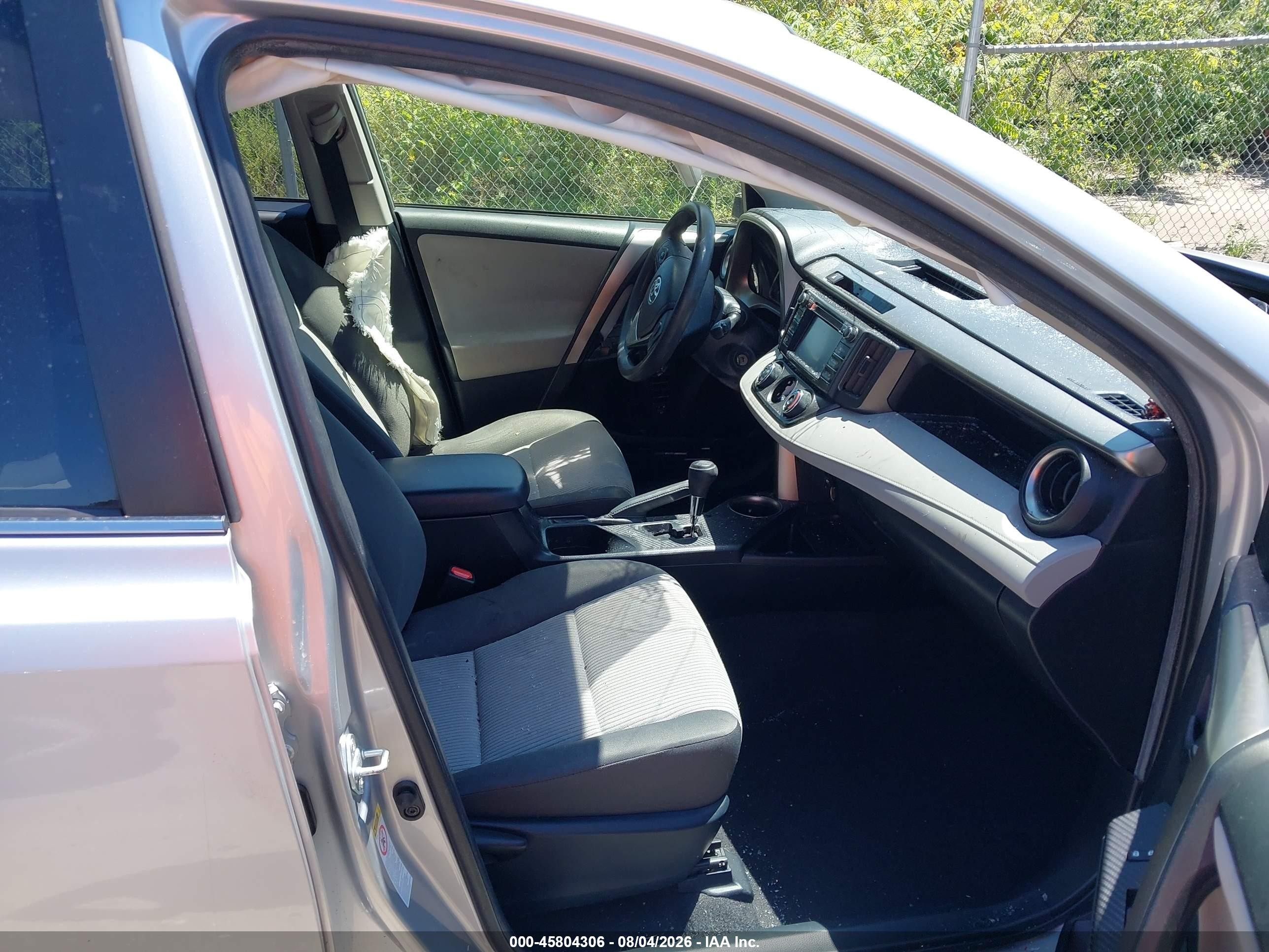 2014 Toyota Rav4 Le Silver vin: JTMBFREV1ED077931