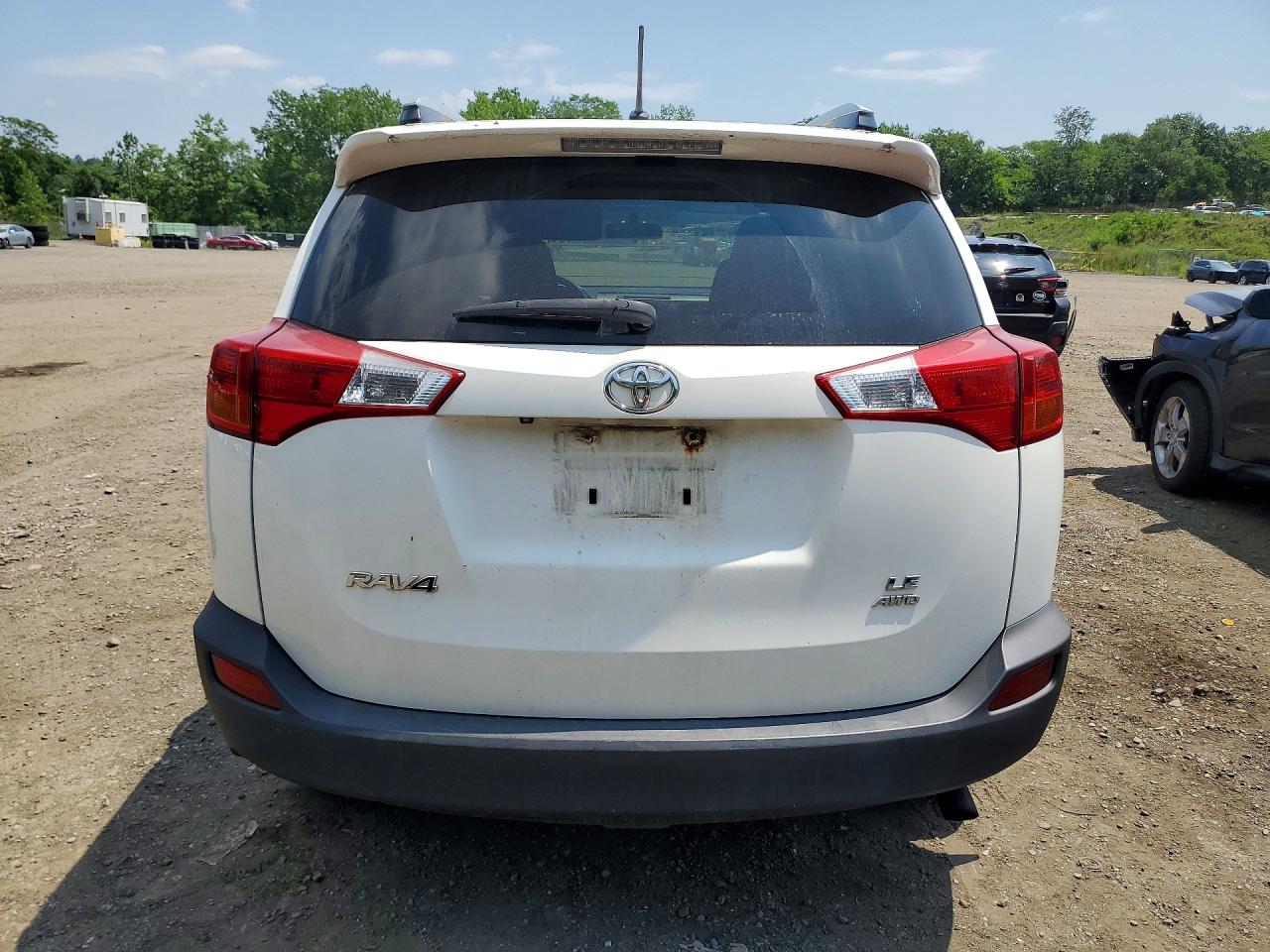 2014 Toyota Rav4 Le White vin: JTMBFREV1EJ007248