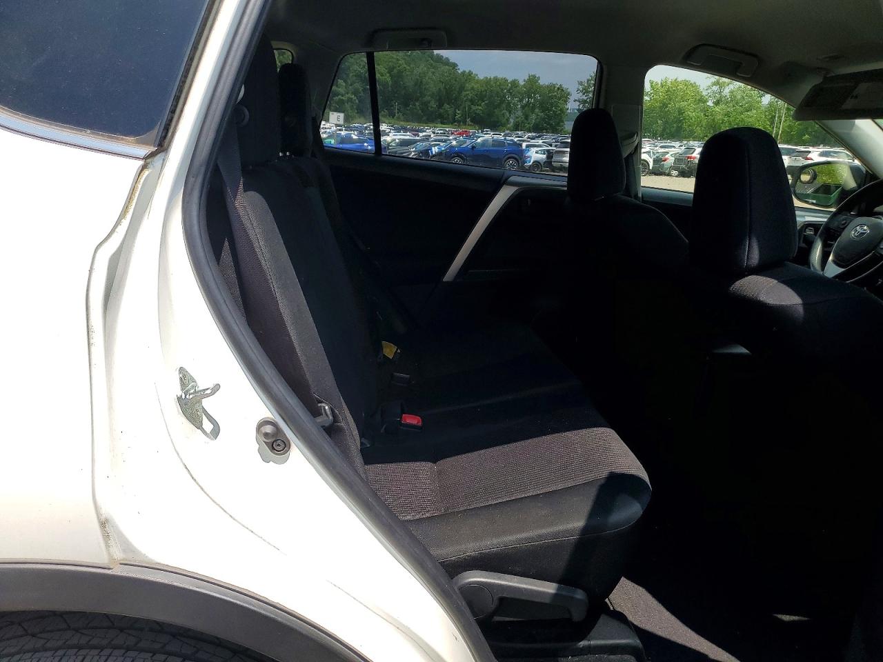 2014 Toyota Rav4 Le White vin: JTMBFREV1EJ007248