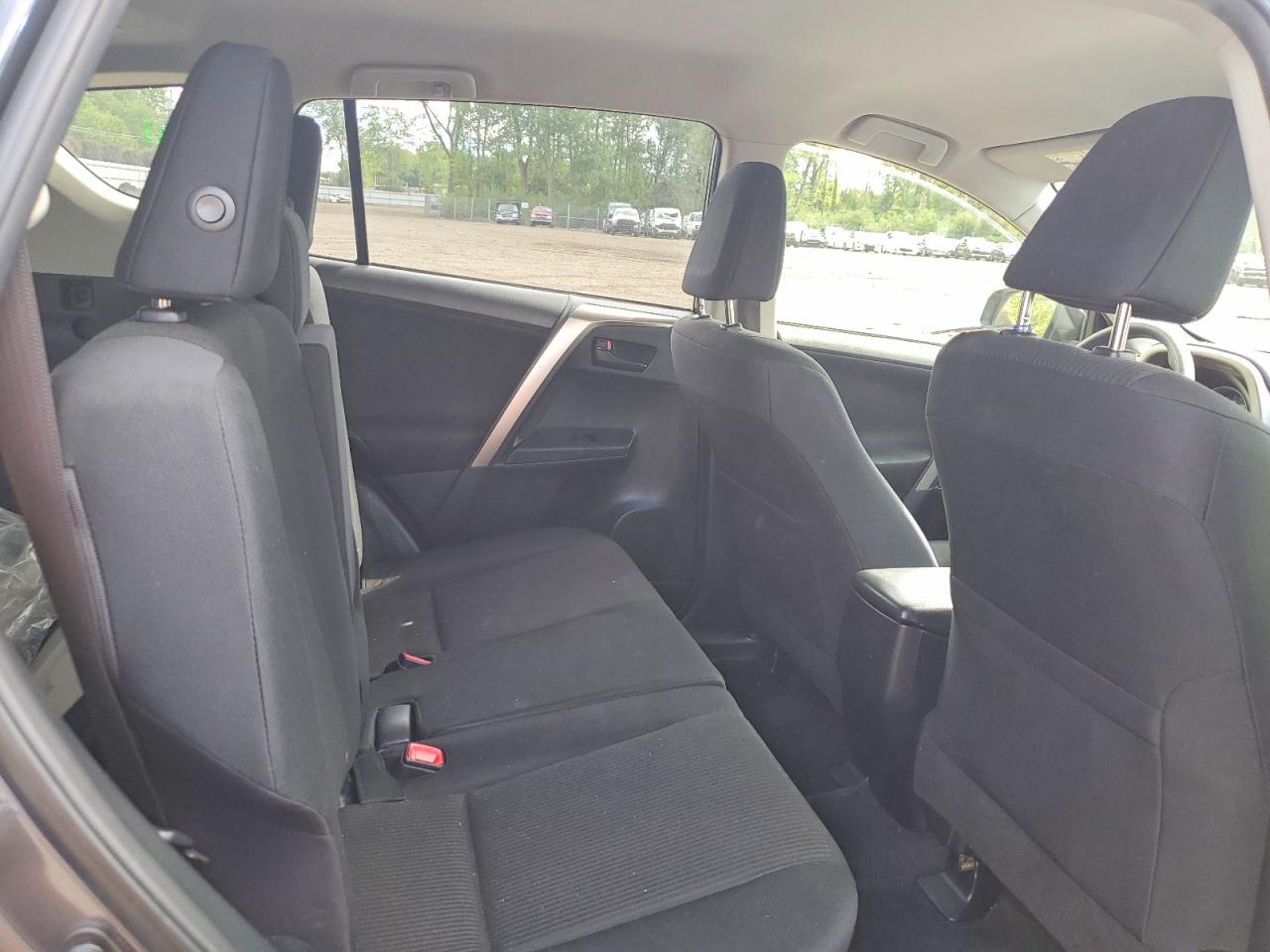 2015 Toyota Rav4 Le Gray vin: JTMBFREV1FD124828