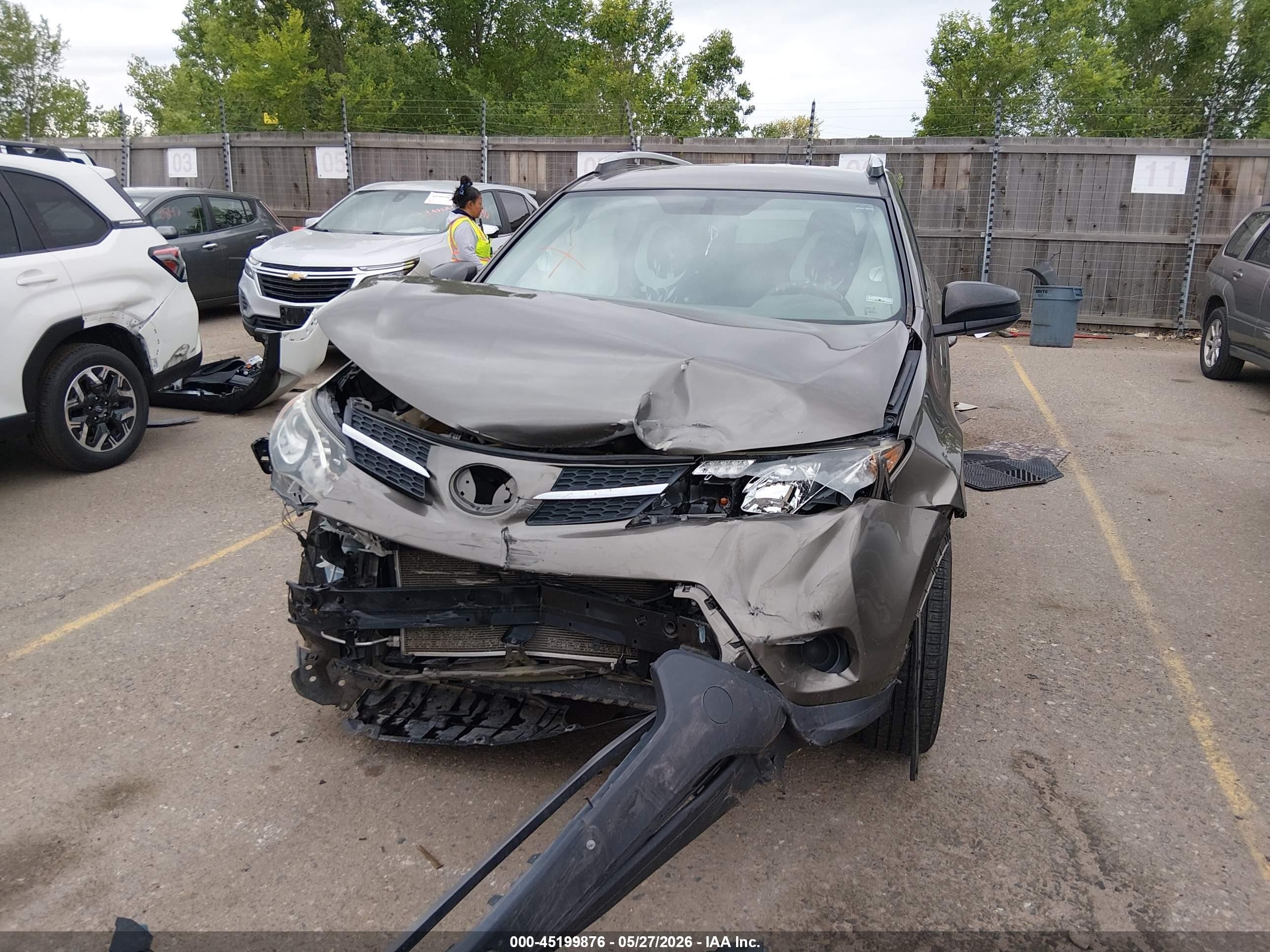 2015 Toyota Rav4 Le Gray vin: JTMBFREV1FD125753