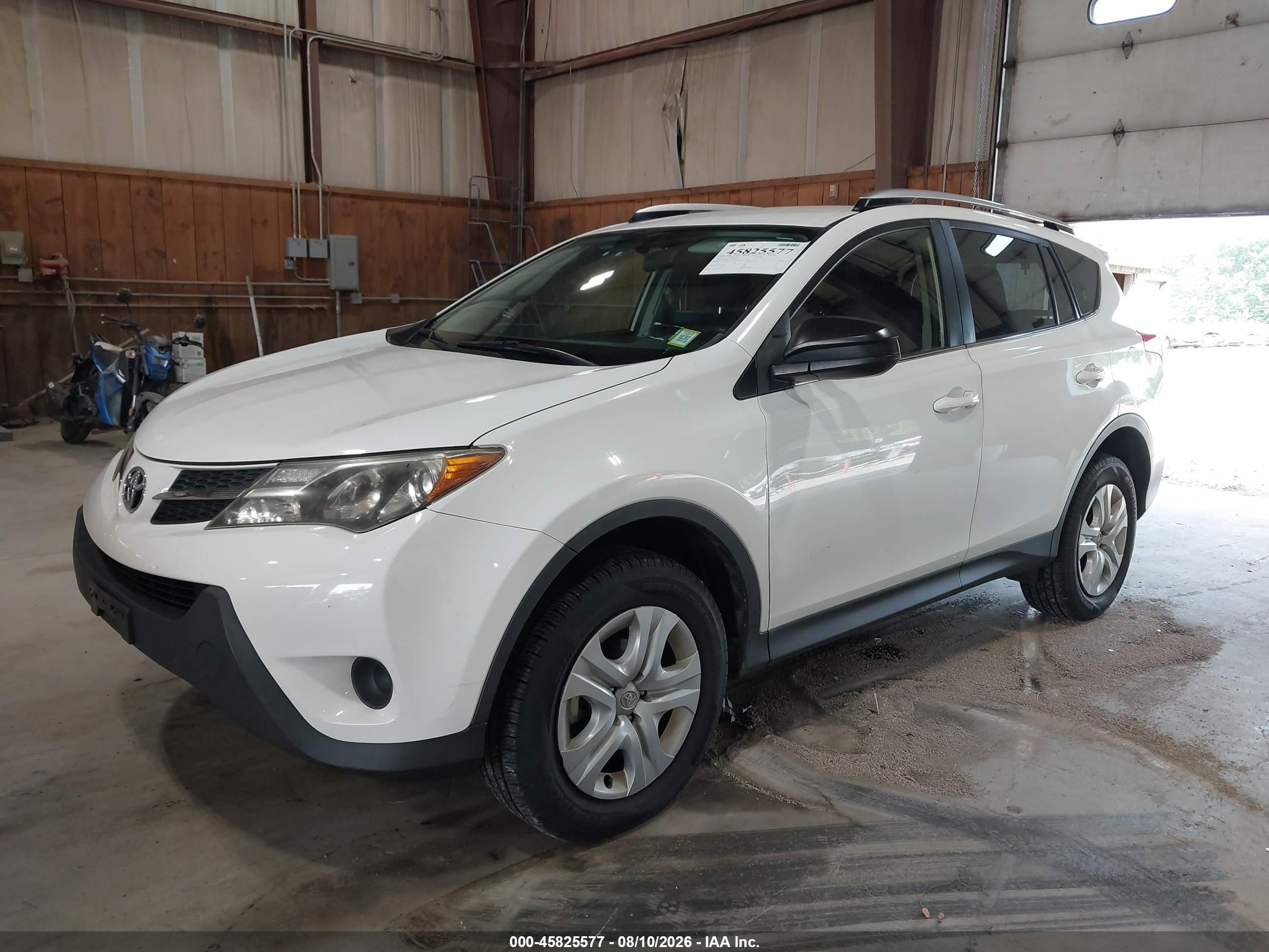 2015 Toyota Rav4 Le White vin: JTMBFREV1FD163225