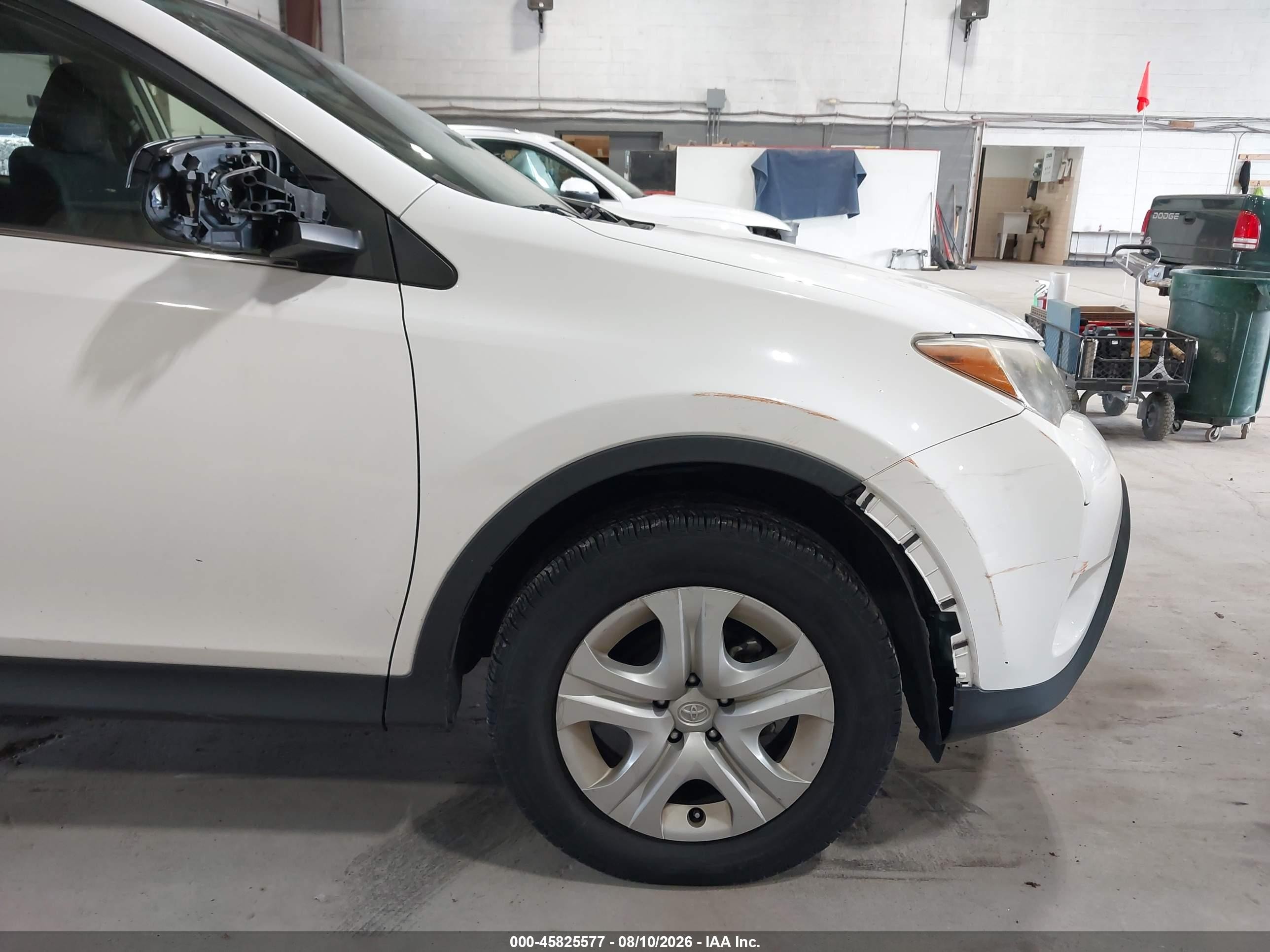 2015 Toyota Rav4 Le White vin: JTMBFREV1FD163225