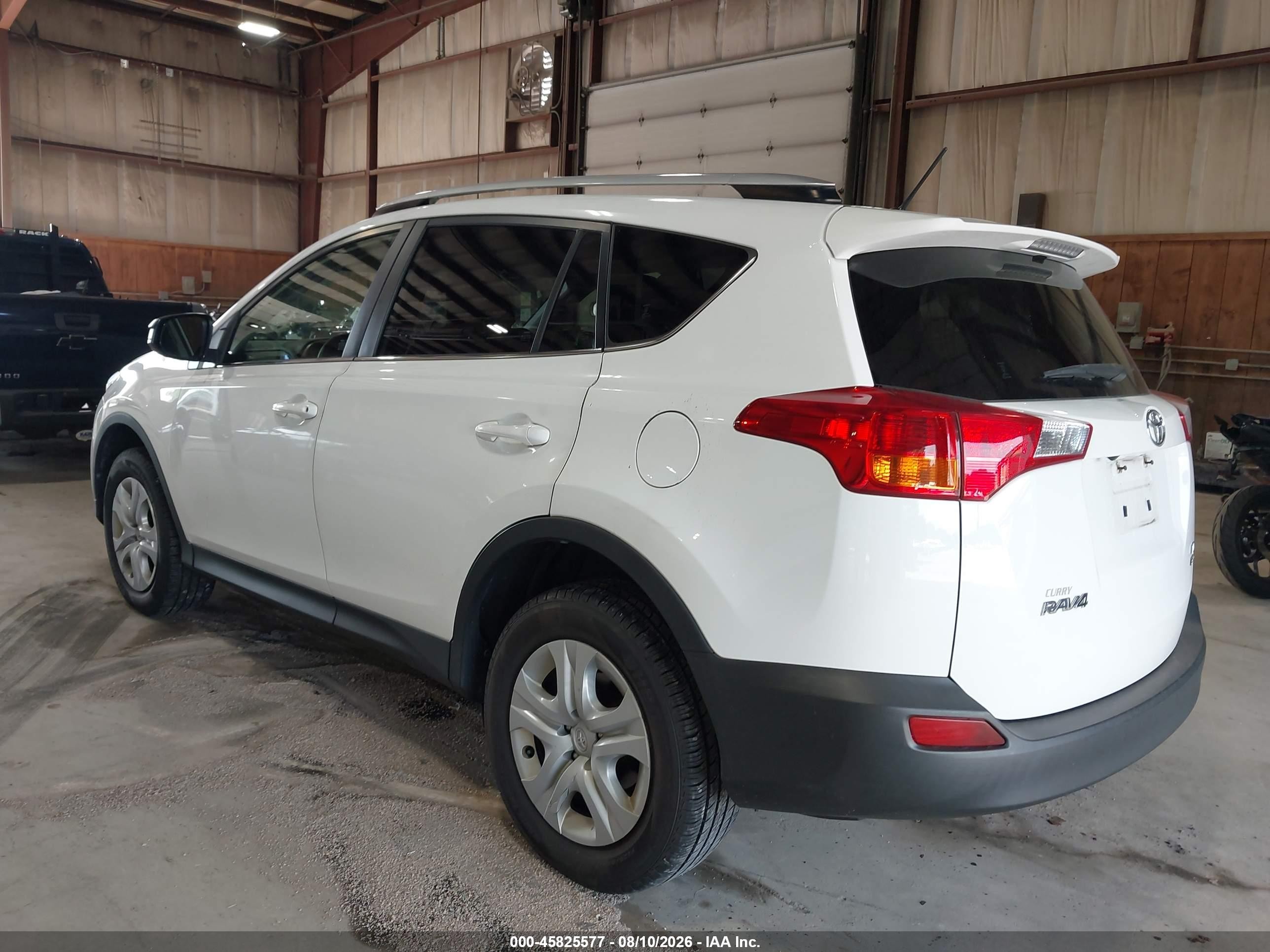 2015 Toyota Rav4 Le White vin: JTMBFREV1FD163225