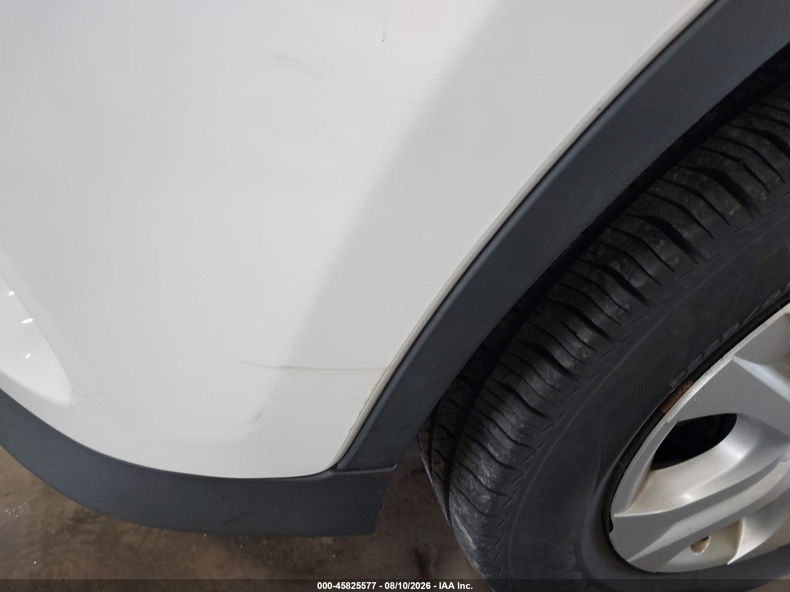 2015 Toyota Rav4 Le White vin: JTMBFREV1FD163225