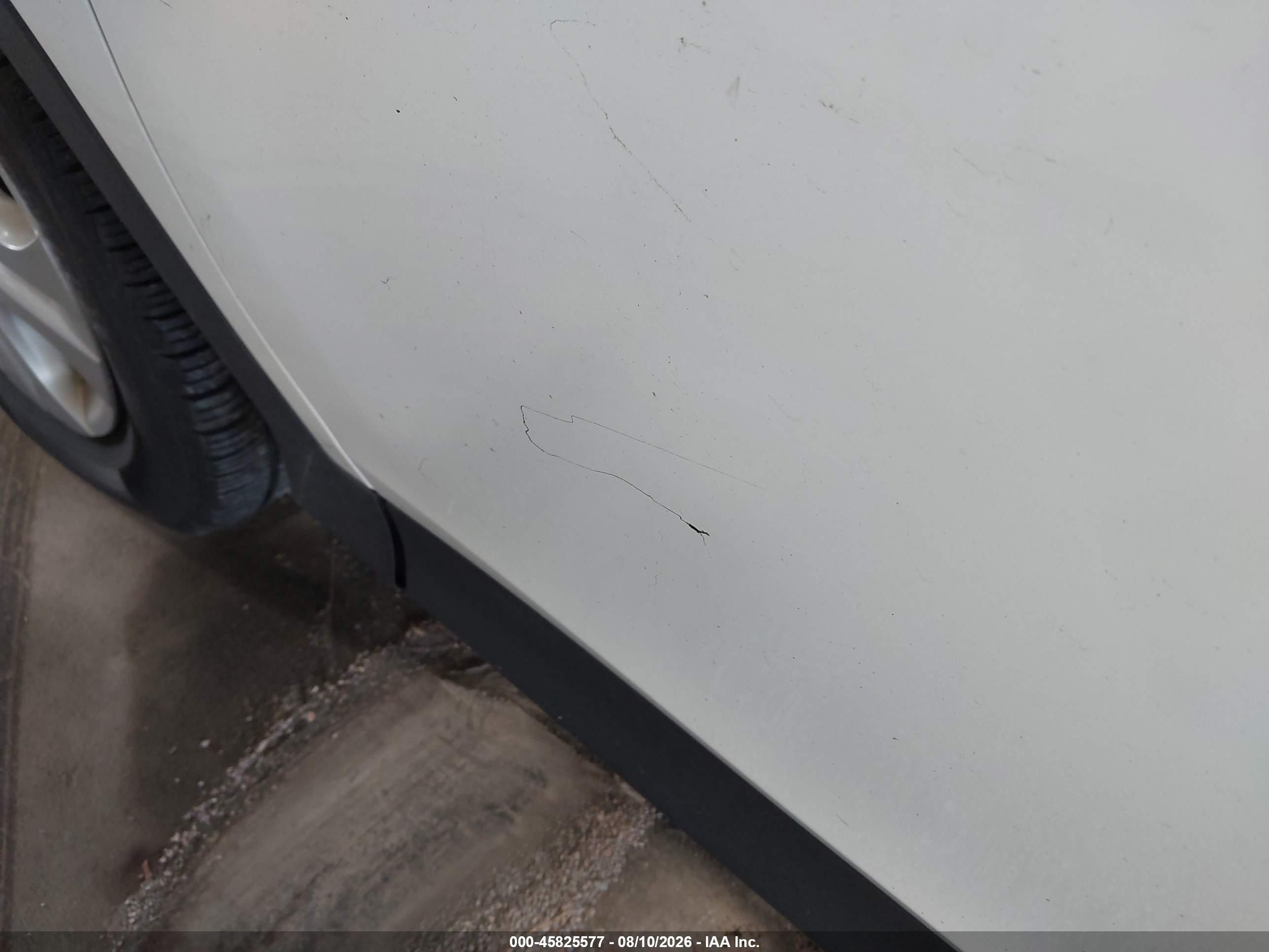 2015 Toyota Rav4 Le White vin: JTMBFREV1FD163225