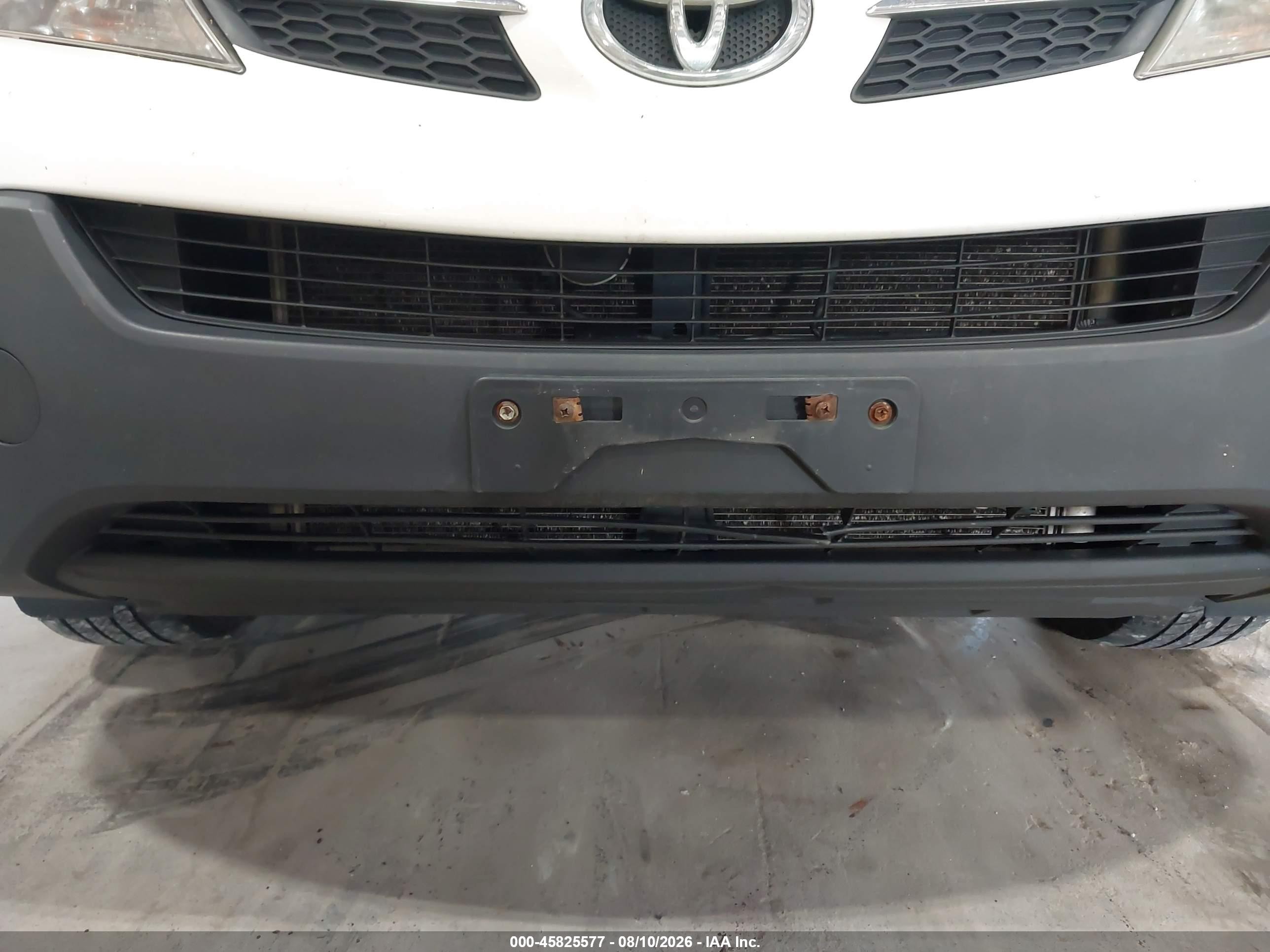 2015 Toyota Rav4 Le White vin: JTMBFREV1FD163225