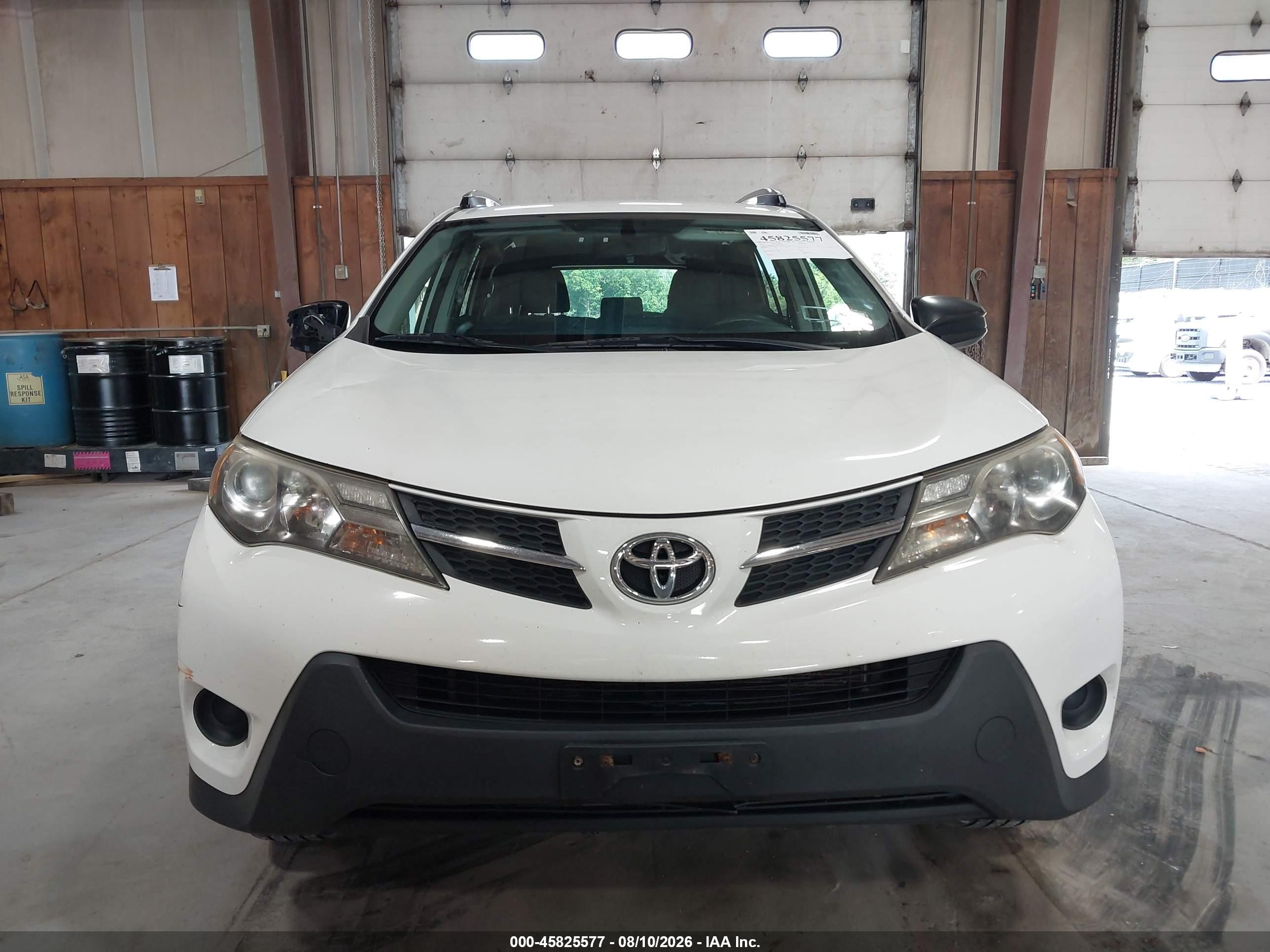 2015 Toyota Rav4 Le White vin: JTMBFREV1FD163225