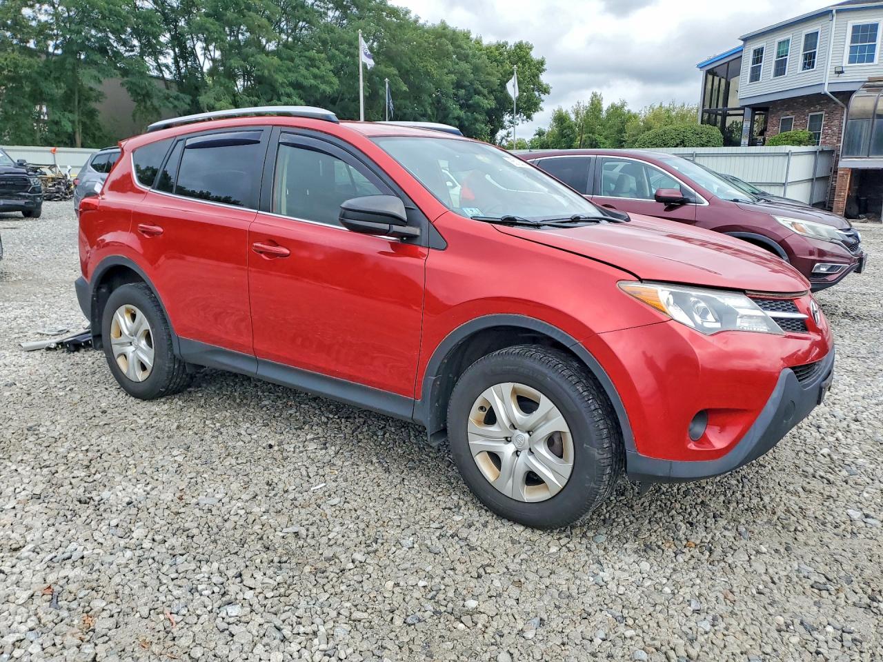 2015 Toyota Rav4 Le Красный vin: JTMBFREV1FJ038114