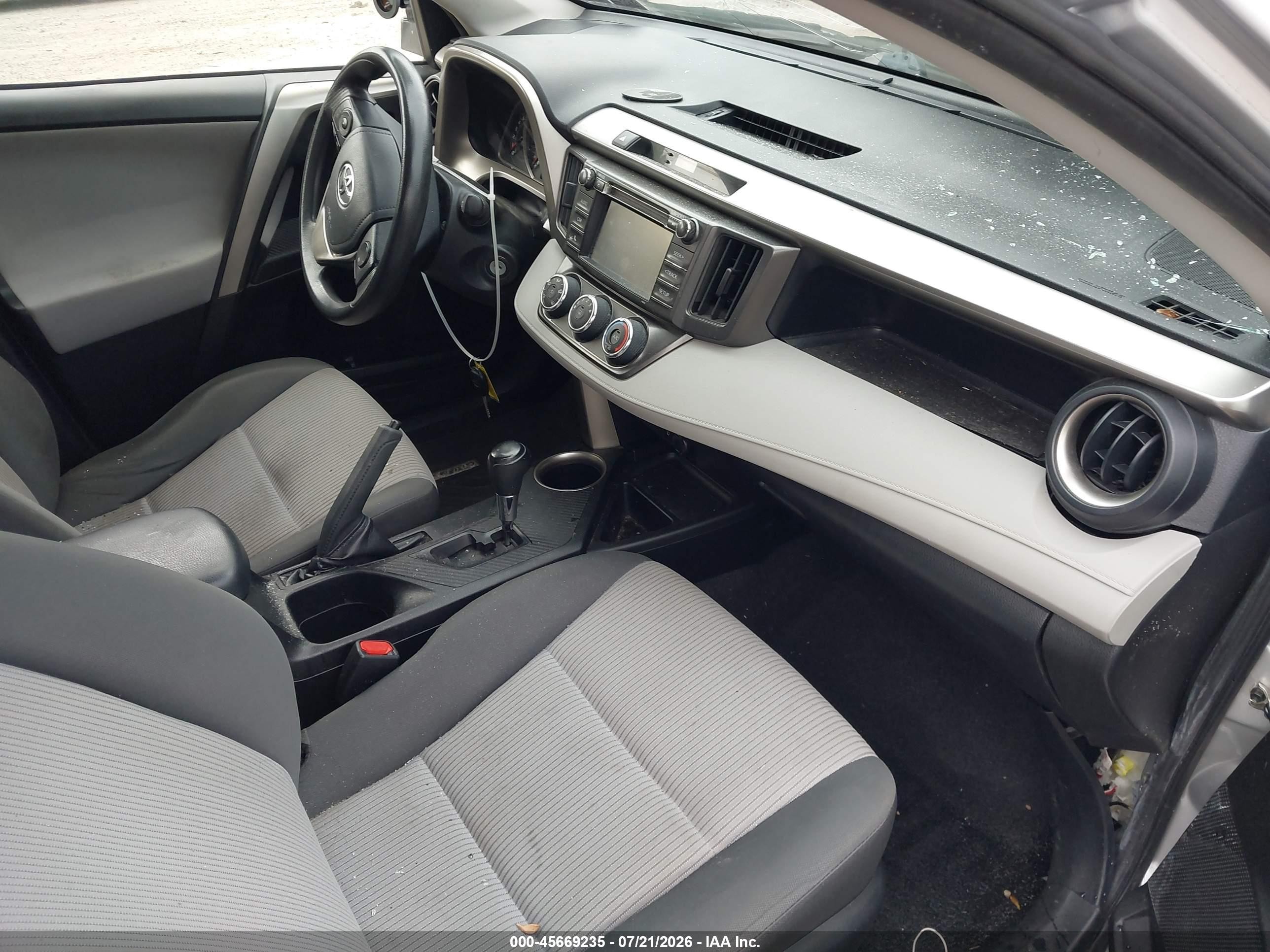 2015 Toyota Rav4 Le Silver vin: JTMBFREV1FJ044334