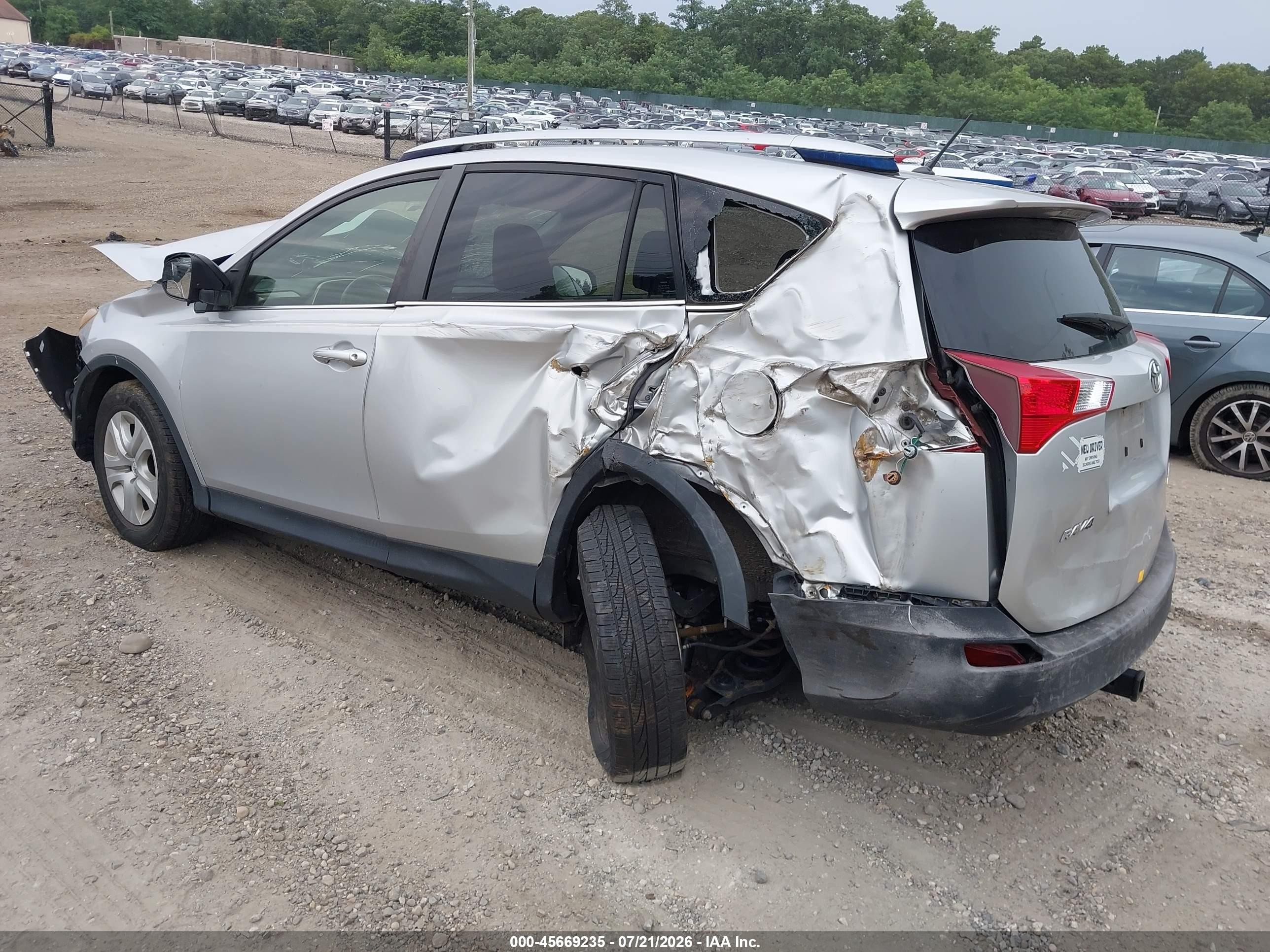 2015 Toyota Rav4 Le Silver vin: JTMBFREV1FJ044334