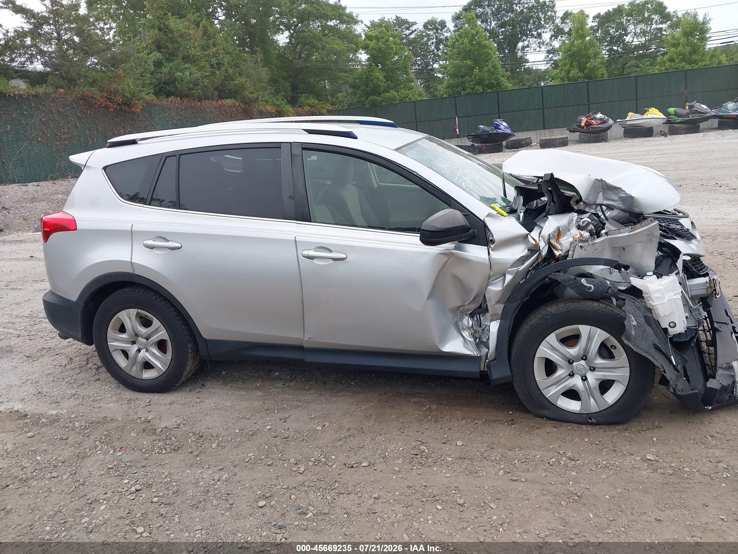 2015 Toyota Rav4 Le Silver vin: JTMBFREV1FJ044334