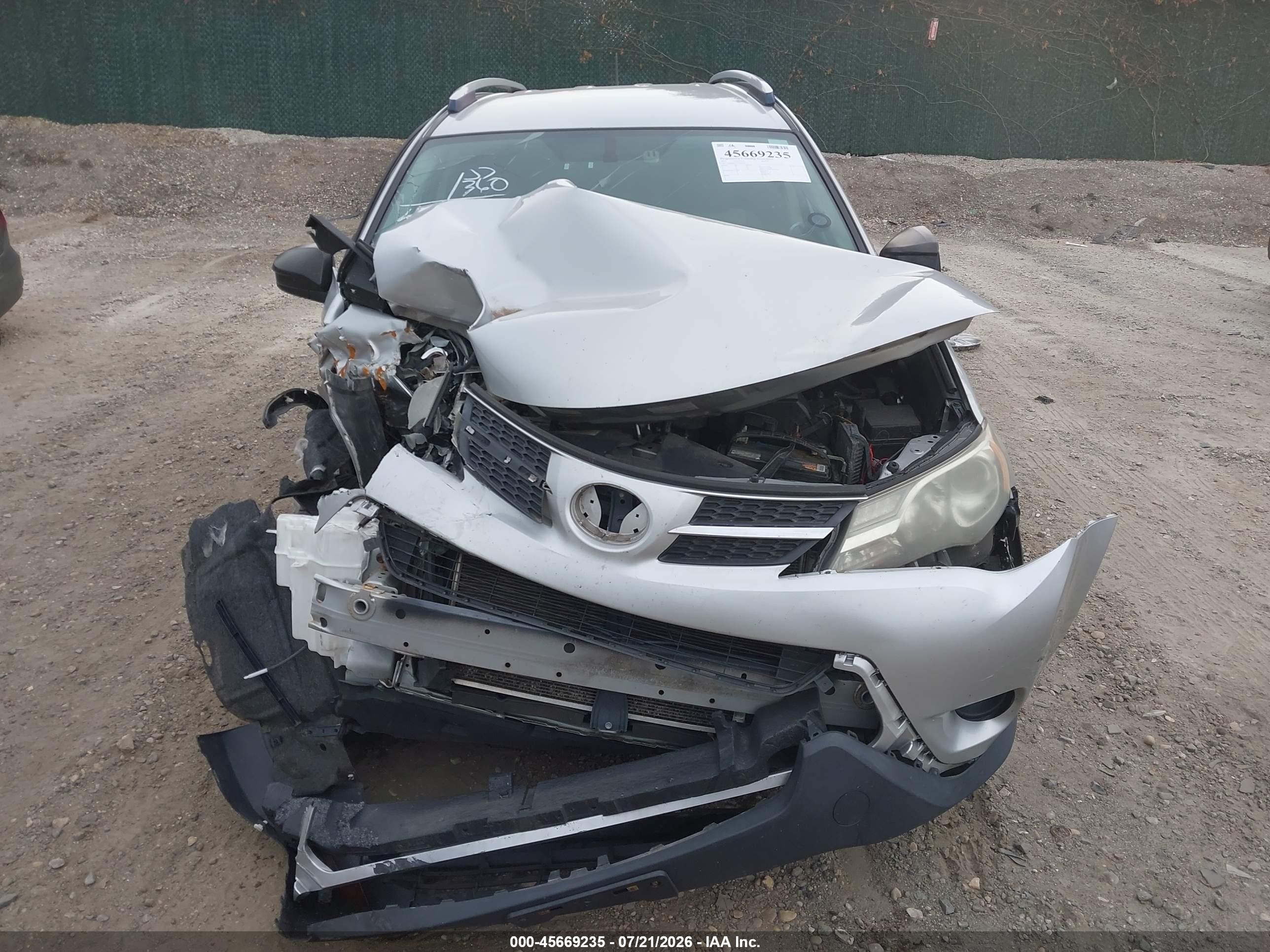 2015 Toyota Rav4 Le Silver vin: JTMBFREV1FJ044334
