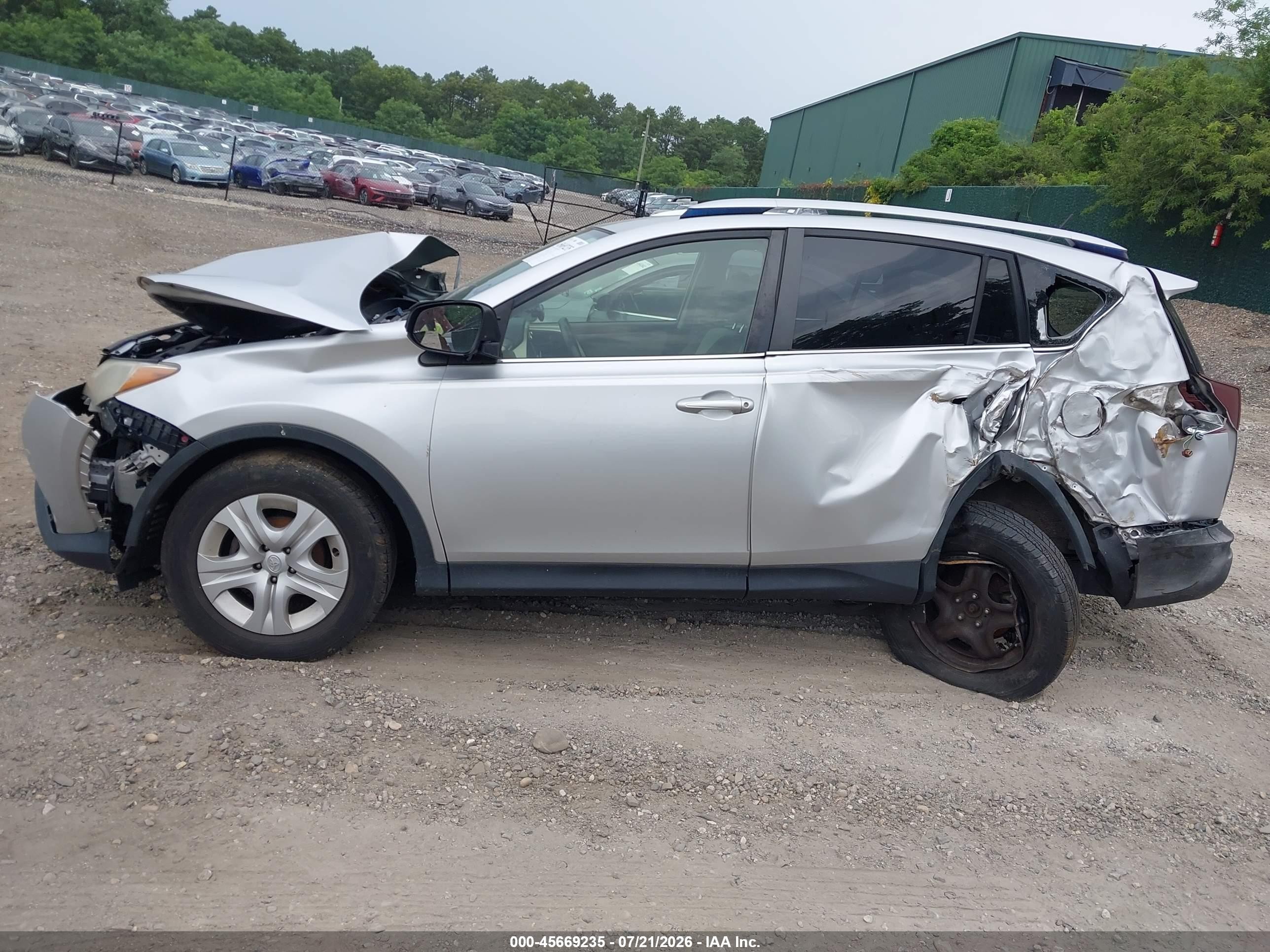 2015 Toyota Rav4 Le Silver vin: JTMBFREV1FJ044334