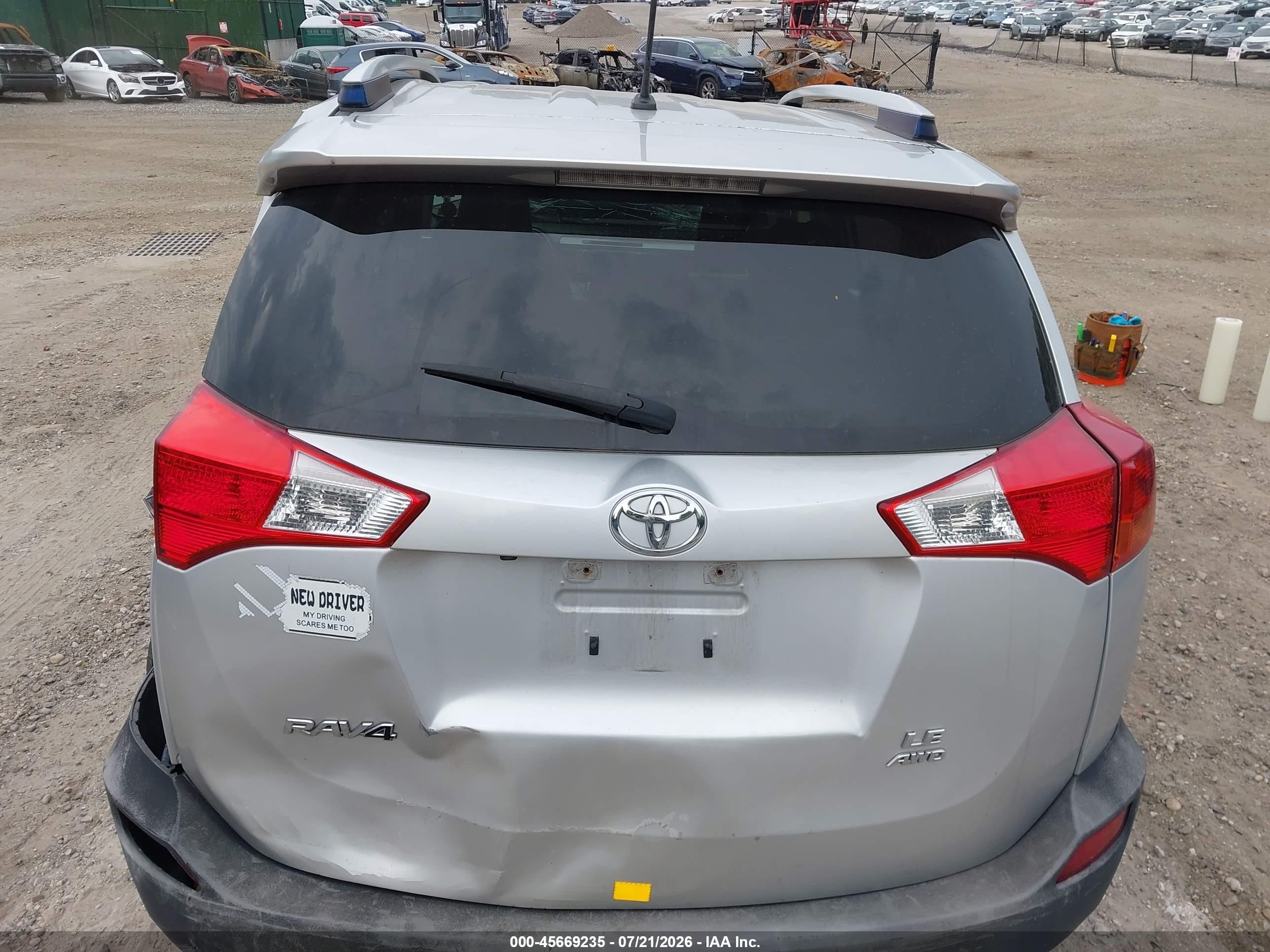 2015 Toyota Rav4 Le Silver vin: JTMBFREV1FJ044334
