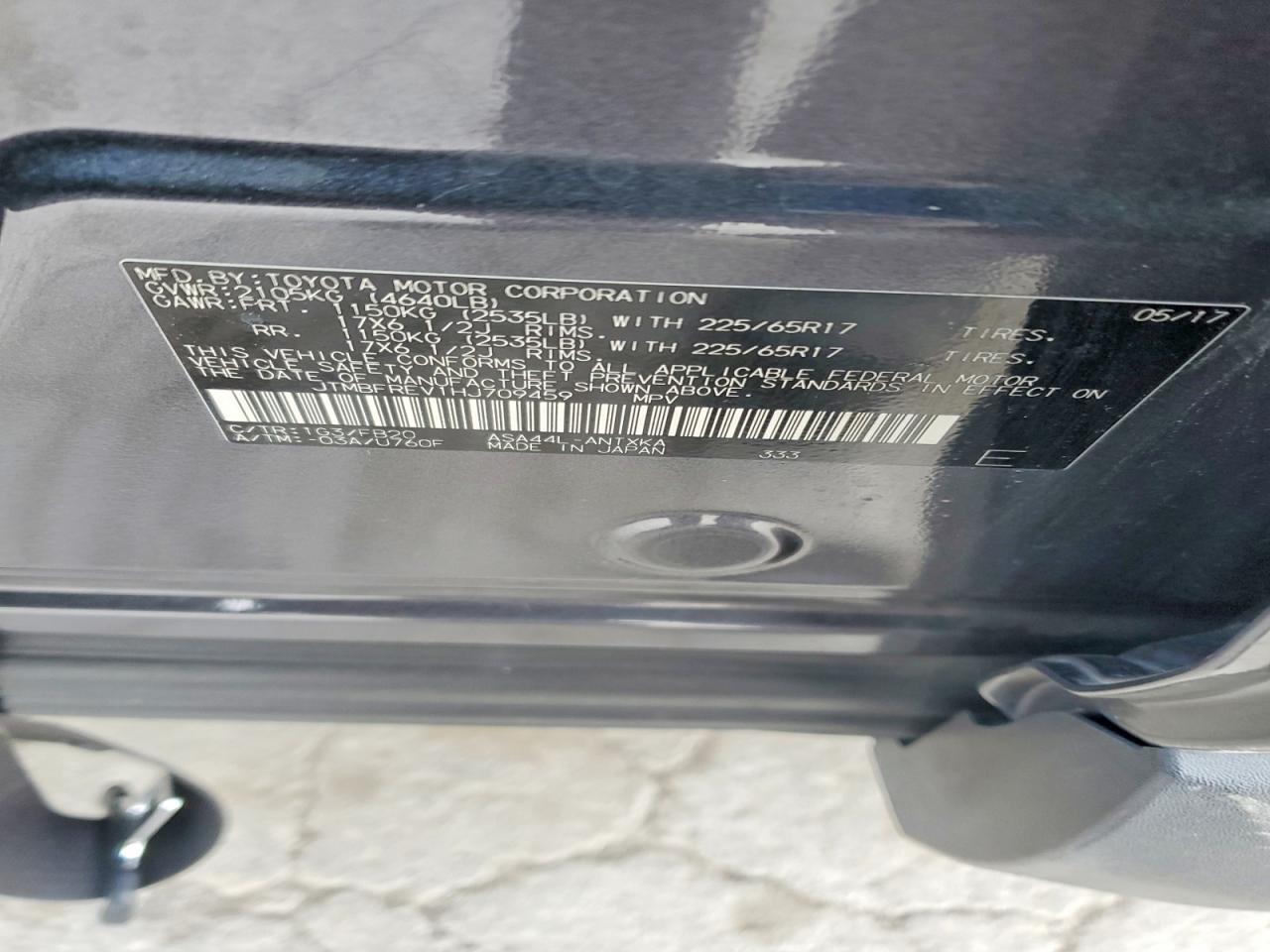 2017 Toyota Rav4 Le Gray vin: JTMBFREV1HJ709459