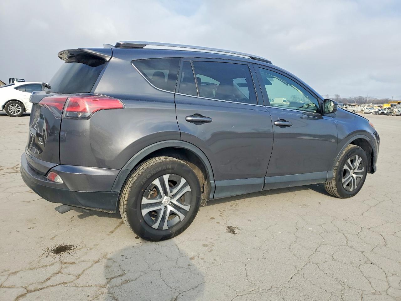 2017 Toyota Rav4 Le Gray vin: JTMBFREV1HJ709459