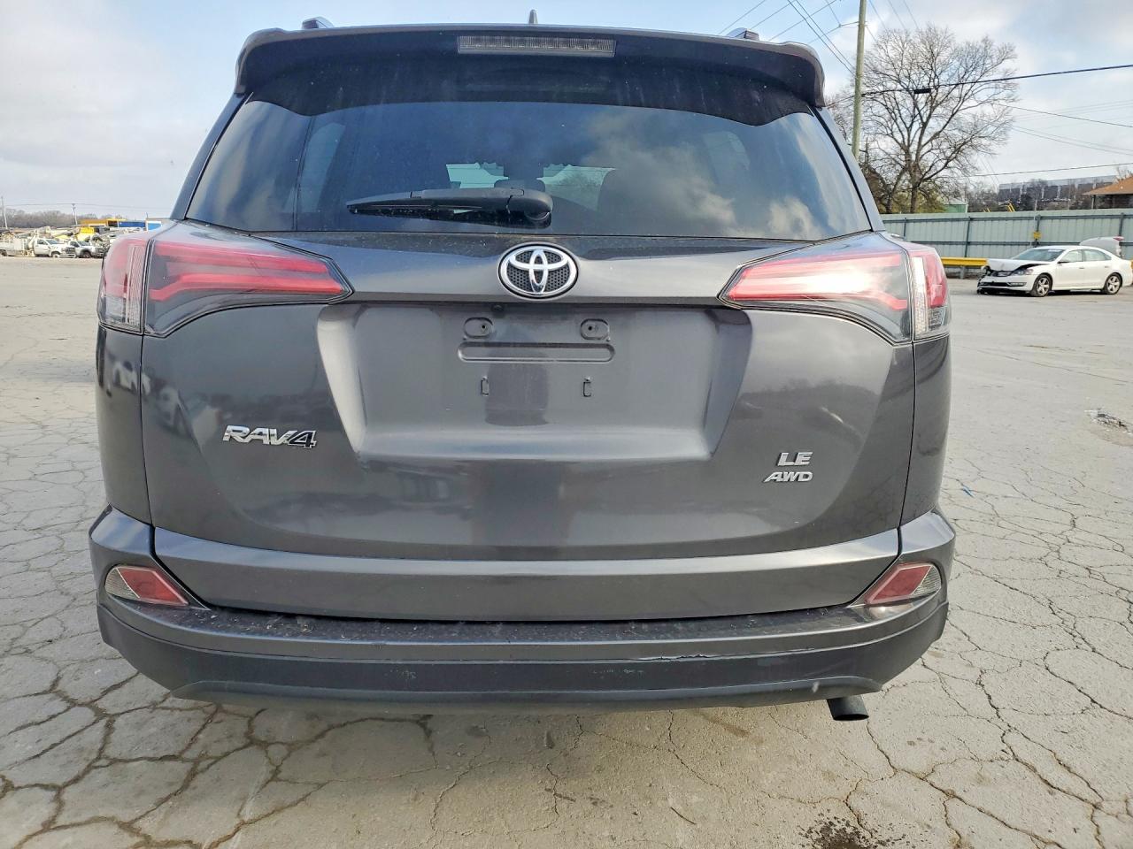 2017 Toyota Rav4 Le Gray vin: JTMBFREV1HJ709459