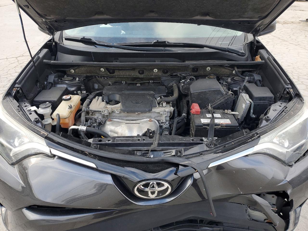 2017 Toyota Rav4 Le Gray vin: JTMBFREV1HJ709459