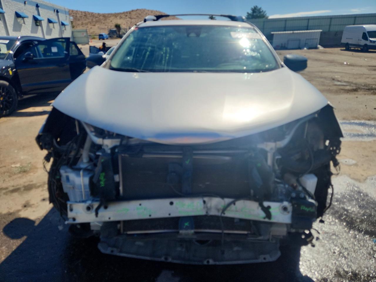 2018 Toyota Rav4 Le Silver vin: JTMBFREV1JJ202860