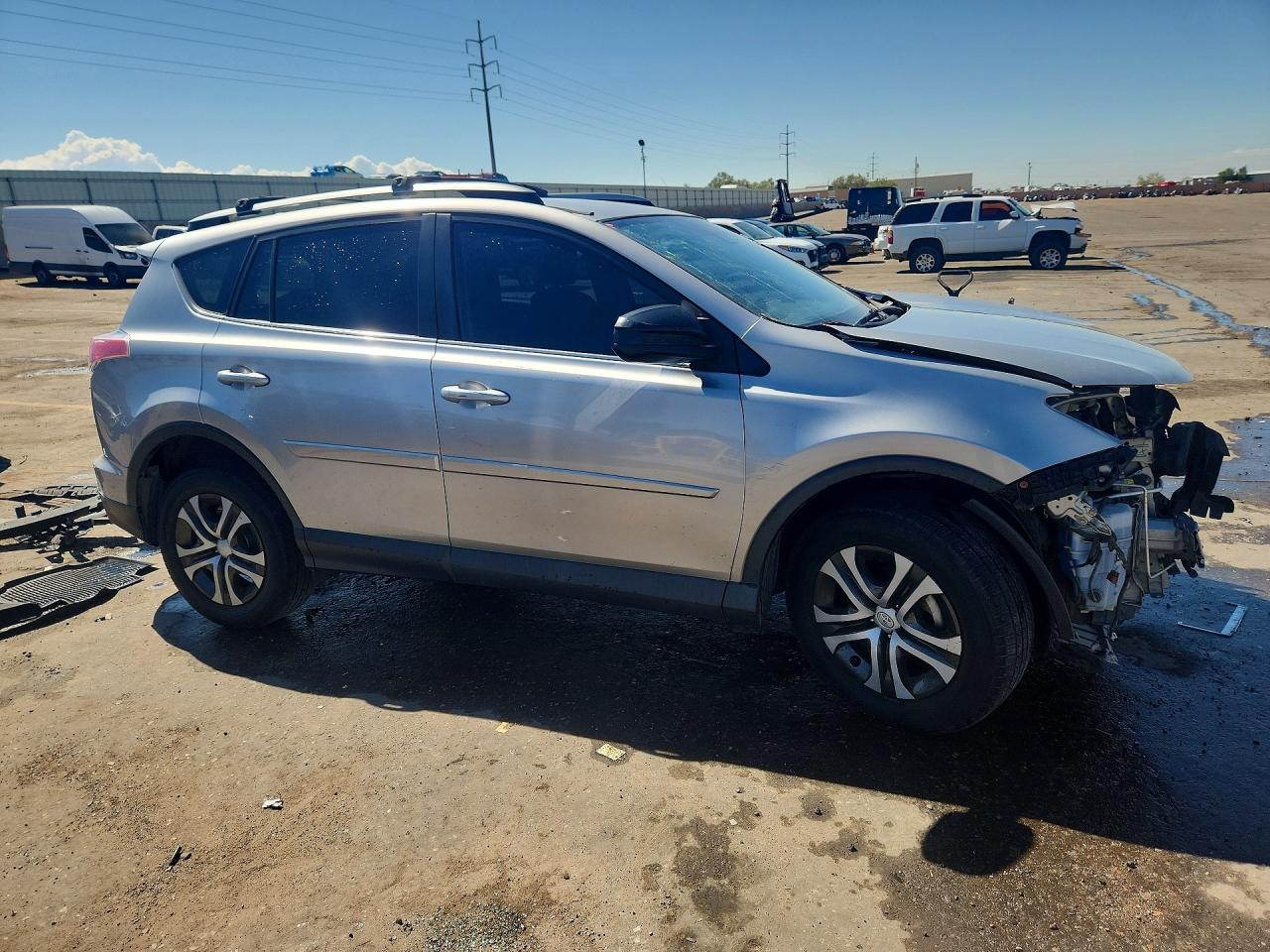 2018 Toyota Rav4 Le Silver vin: JTMBFREV1JJ202860