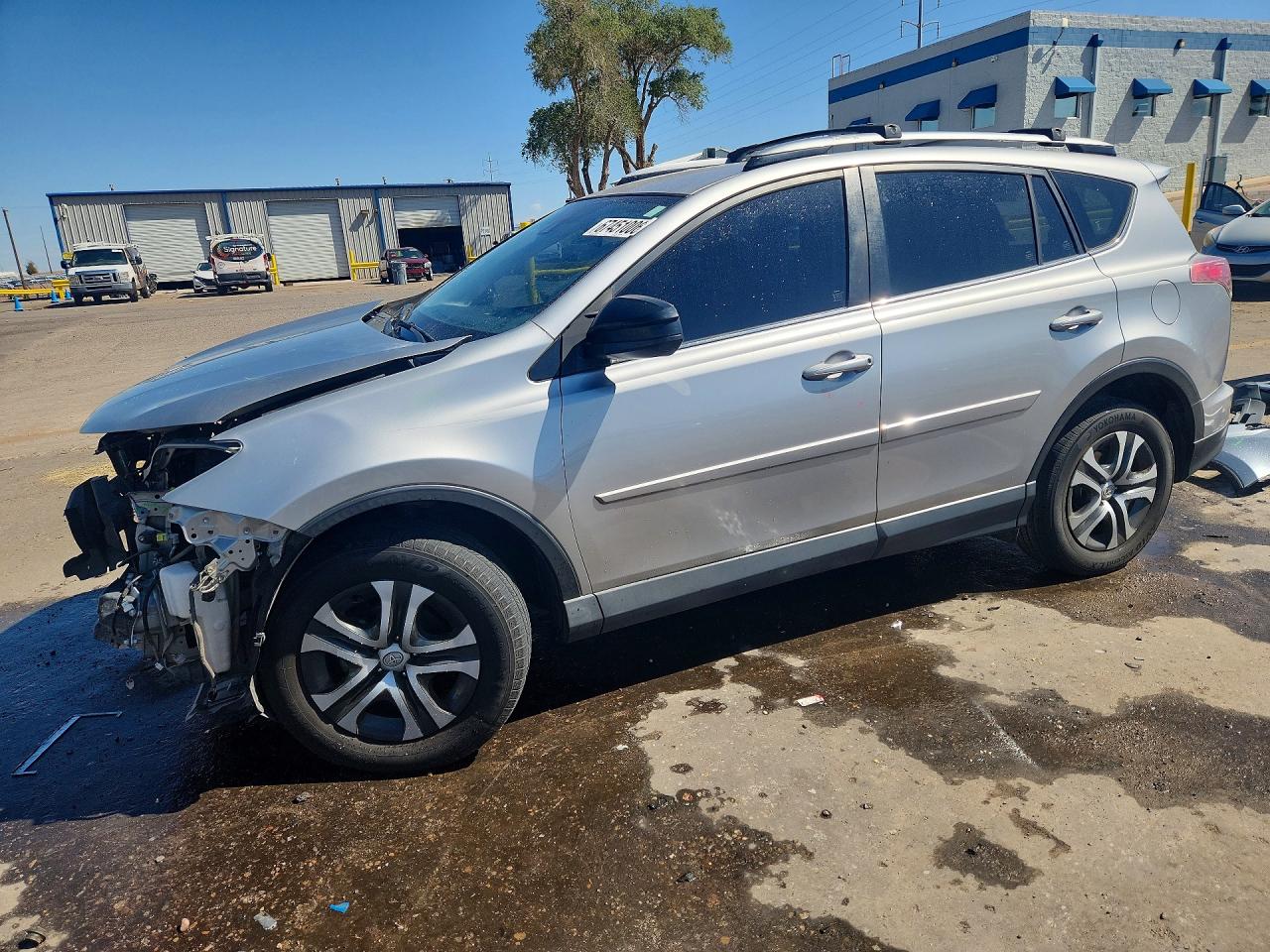 2018 Toyota Rav4 Le Silver vin: JTMBFREV1JJ202860