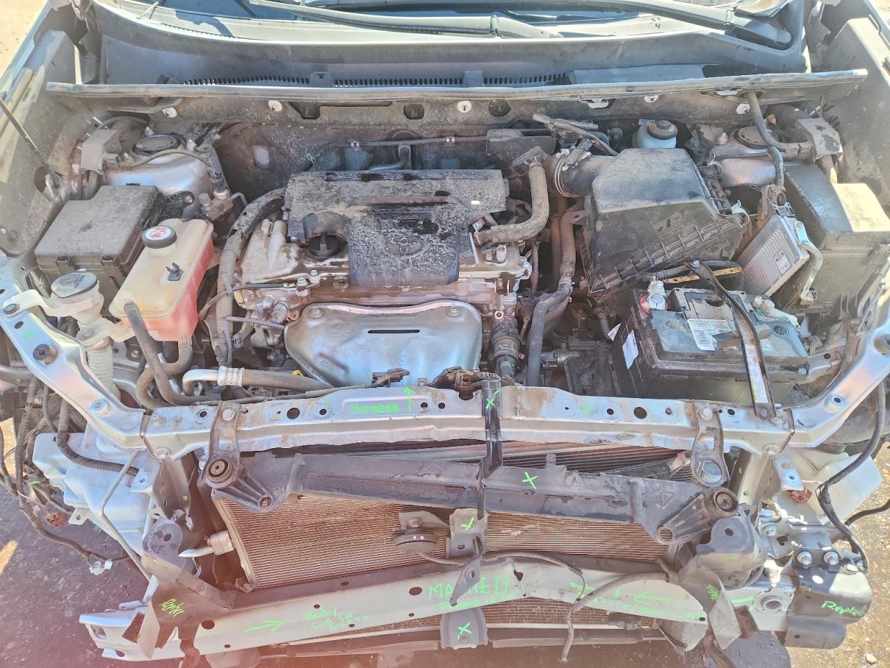 2018 Toyota Rav4 Le Silver vin: JTMBFREV1JJ202860