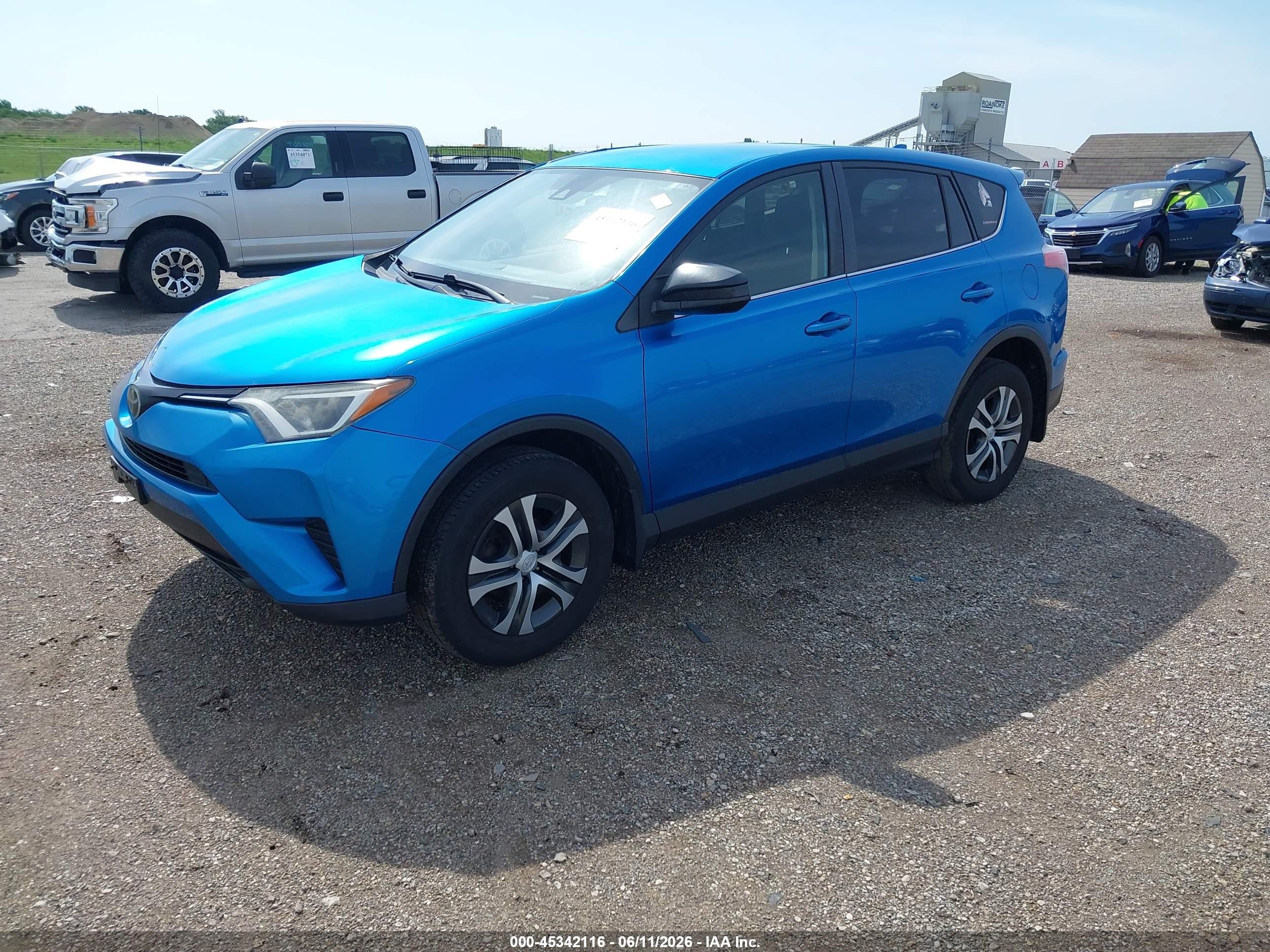 2018 Toyota Rav4 Le Blue vin: JTMBFREV1JJ728762